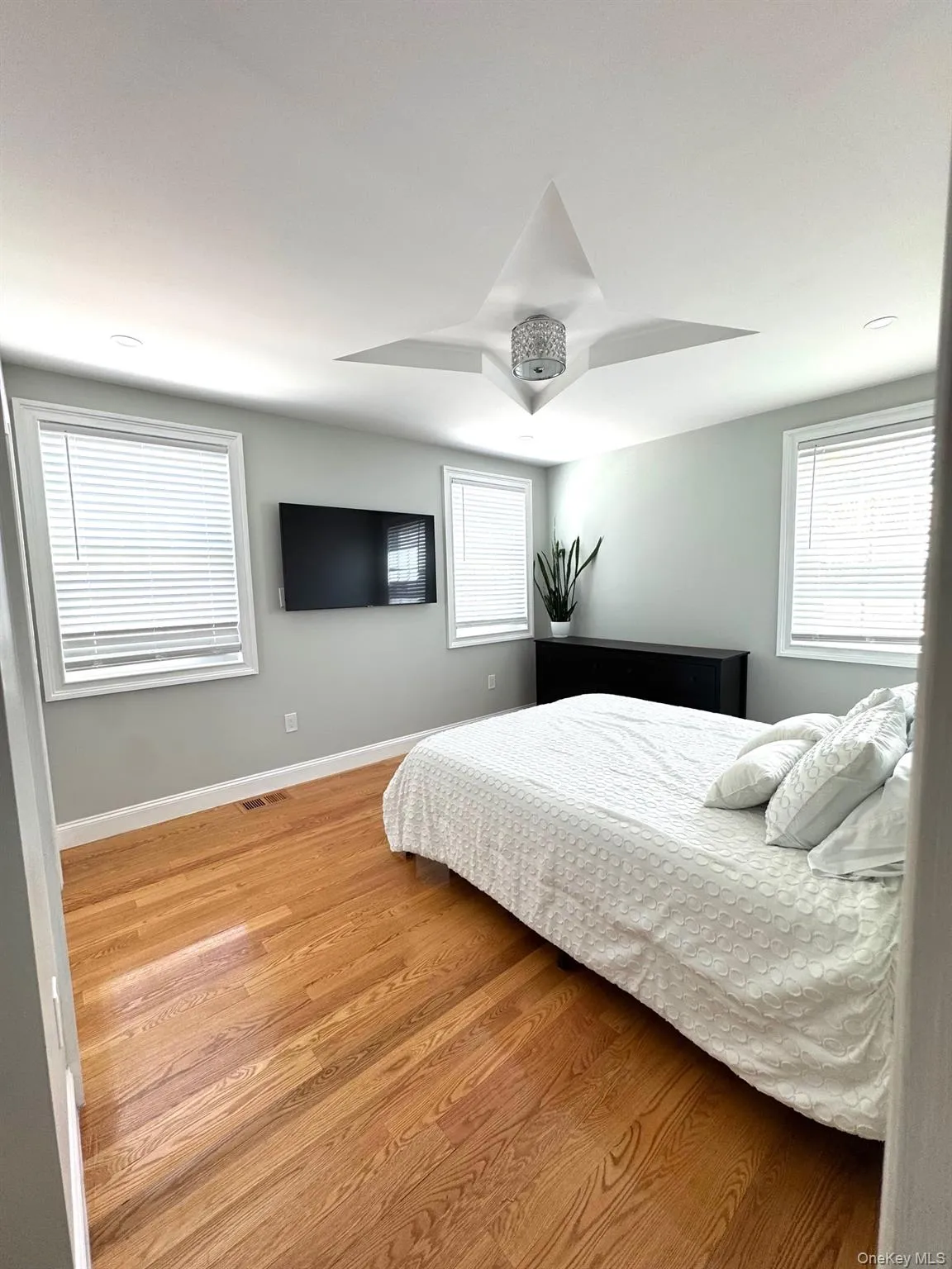 24910 139th Avenue, New York, NY, 4 Bedrooms Bedrooms, 5 Rooms Rooms,2 BathroomsBathrooms,Residential Lease,For Rent,139th Avenue,0,985976 24910 139th Avenue, New York, NY, 4 Bedrooms Bedrooms, 5 Rooms Rooms,2 BathroomsBathrooms,Residential Lease,For Rent,139th Avenue,0,985976