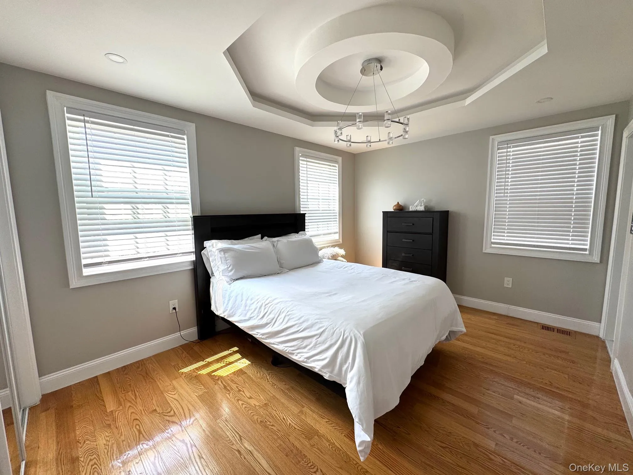 24910 139th Avenue, New York, NY, 4 Bedrooms Bedrooms, 5 Rooms Rooms,2 BathroomsBathrooms,Residential Lease,For Rent,139th Avenue,0,985976 24910 139th Avenue, New York, NY, 4 Bedrooms Bedrooms, 5 Rooms Rooms,2 BathroomsBathrooms,Residential Lease,For Rent,139th Avenue,0,985976