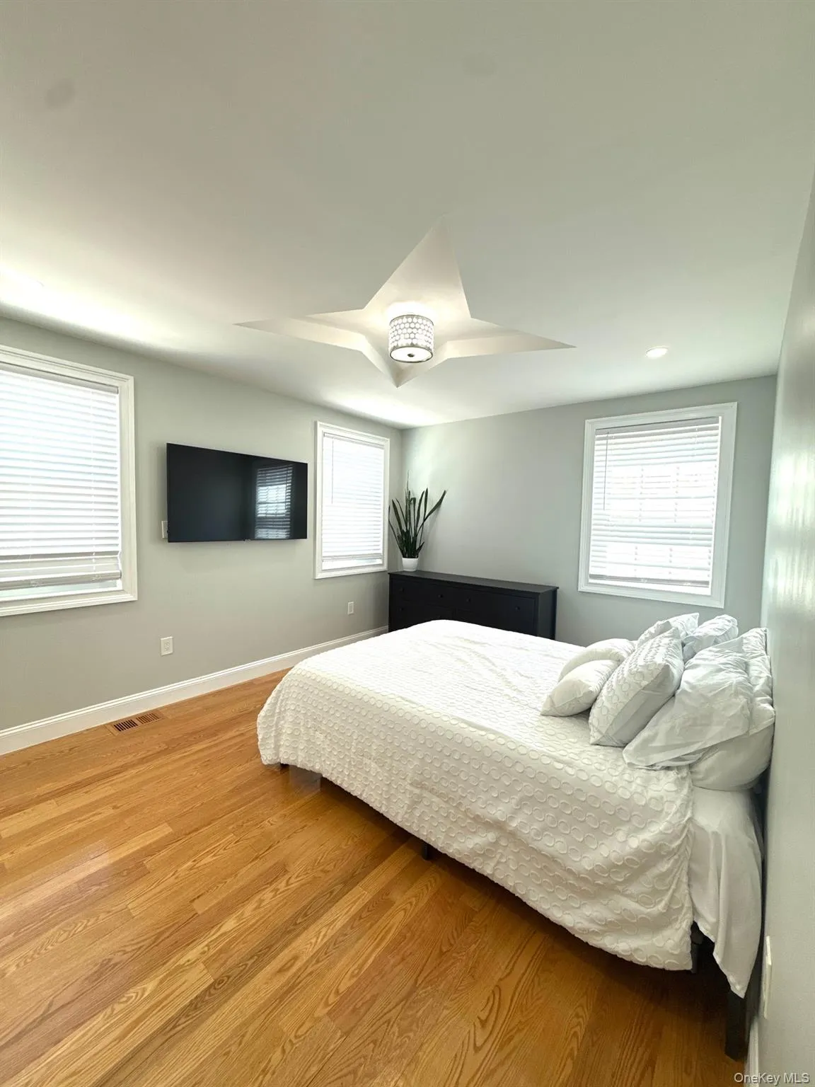 24910 139th Avenue, New York, NY, 4 Bedrooms Bedrooms, 5 Rooms Rooms,2 BathroomsBathrooms,Residential Lease,For Rent,139th Avenue,0,985976 24910 139th Avenue, New York, NY, 4 Bedrooms Bedrooms, 5 Rooms Rooms,2 BathroomsBathrooms,Residential Lease,For Rent,139th Avenue,0,985976