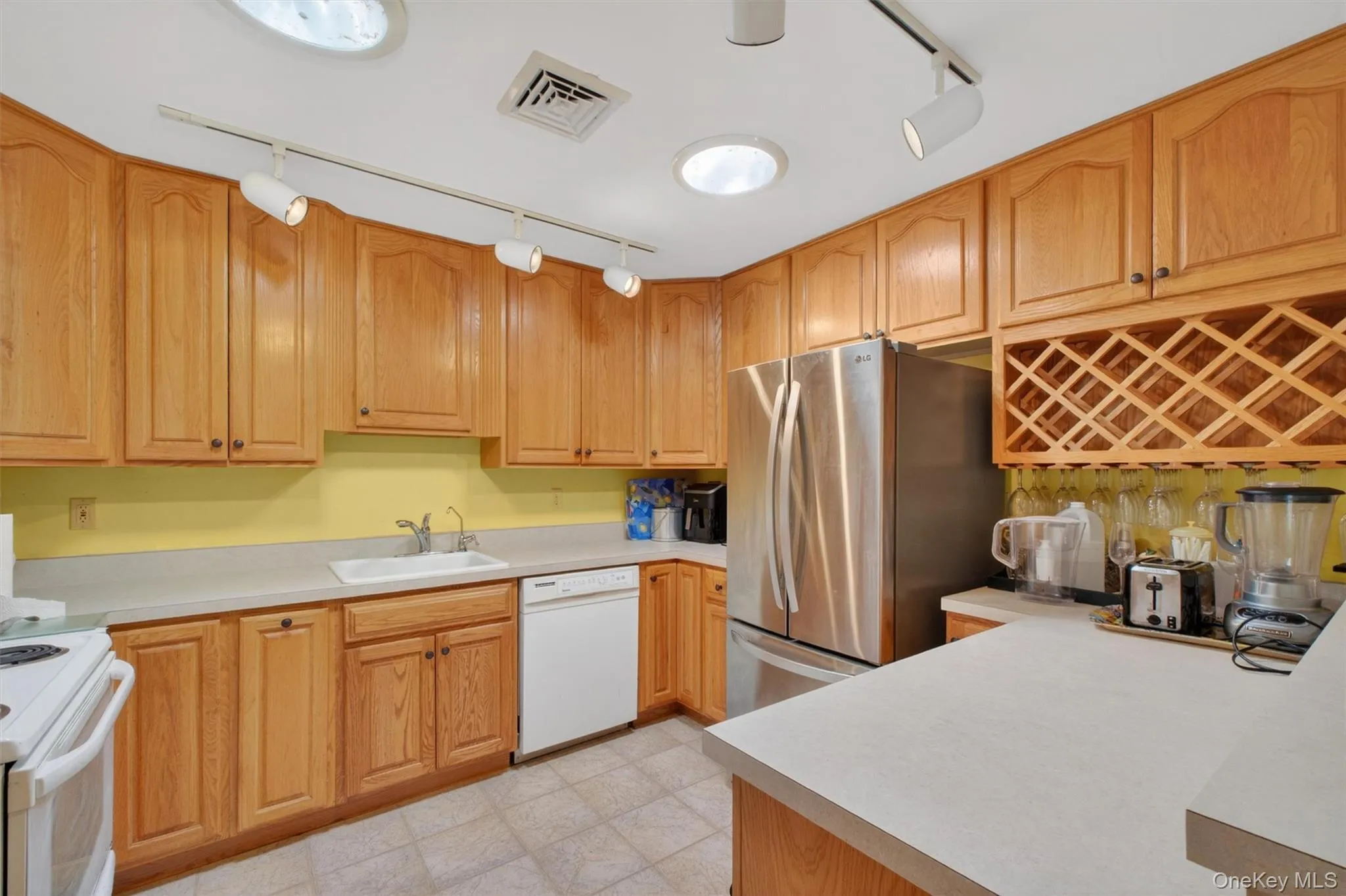 19 Marion Avenue, East Fishkill, NY, 3 Bedrooms Bedrooms, 10 Rooms Rooms,2 BathroomsBathrooms,Residential Sale,For Rent,Marion,0,985986 19 Marion Avenue, East Fishkill, NY, 3 Bedrooms Bedrooms, 10 Rooms Rooms,2 BathroomsBathrooms,Residential Sale,For Rent,Marion,0,985986