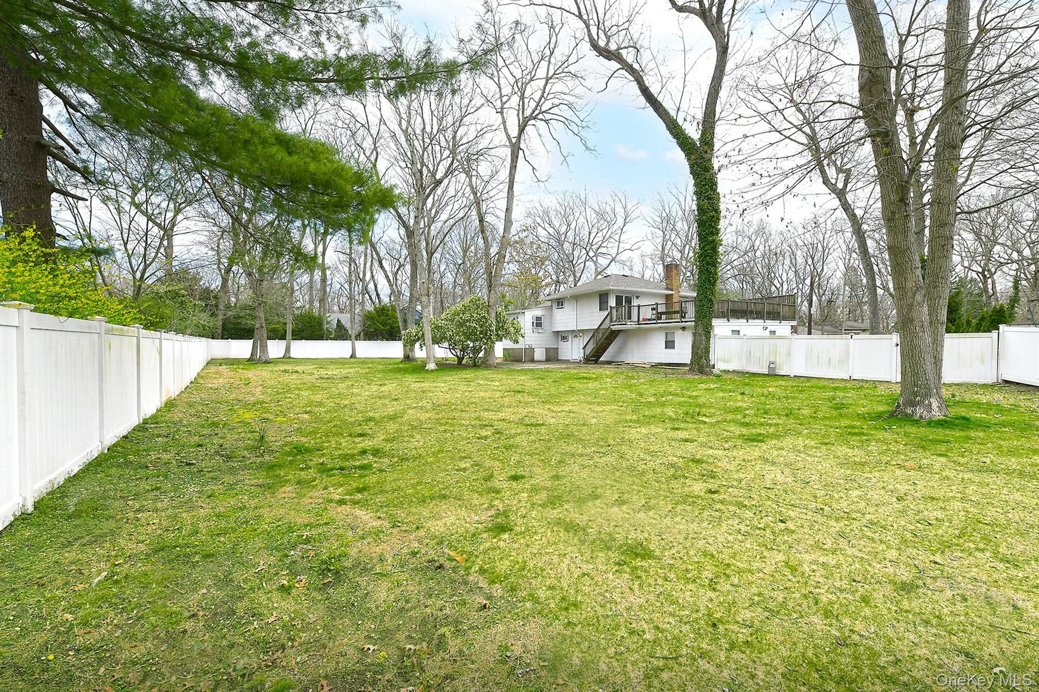Fully fenced private 1/2 acre yard with access to large deck Fully fenced private 1/2 acre yard with access to large deck