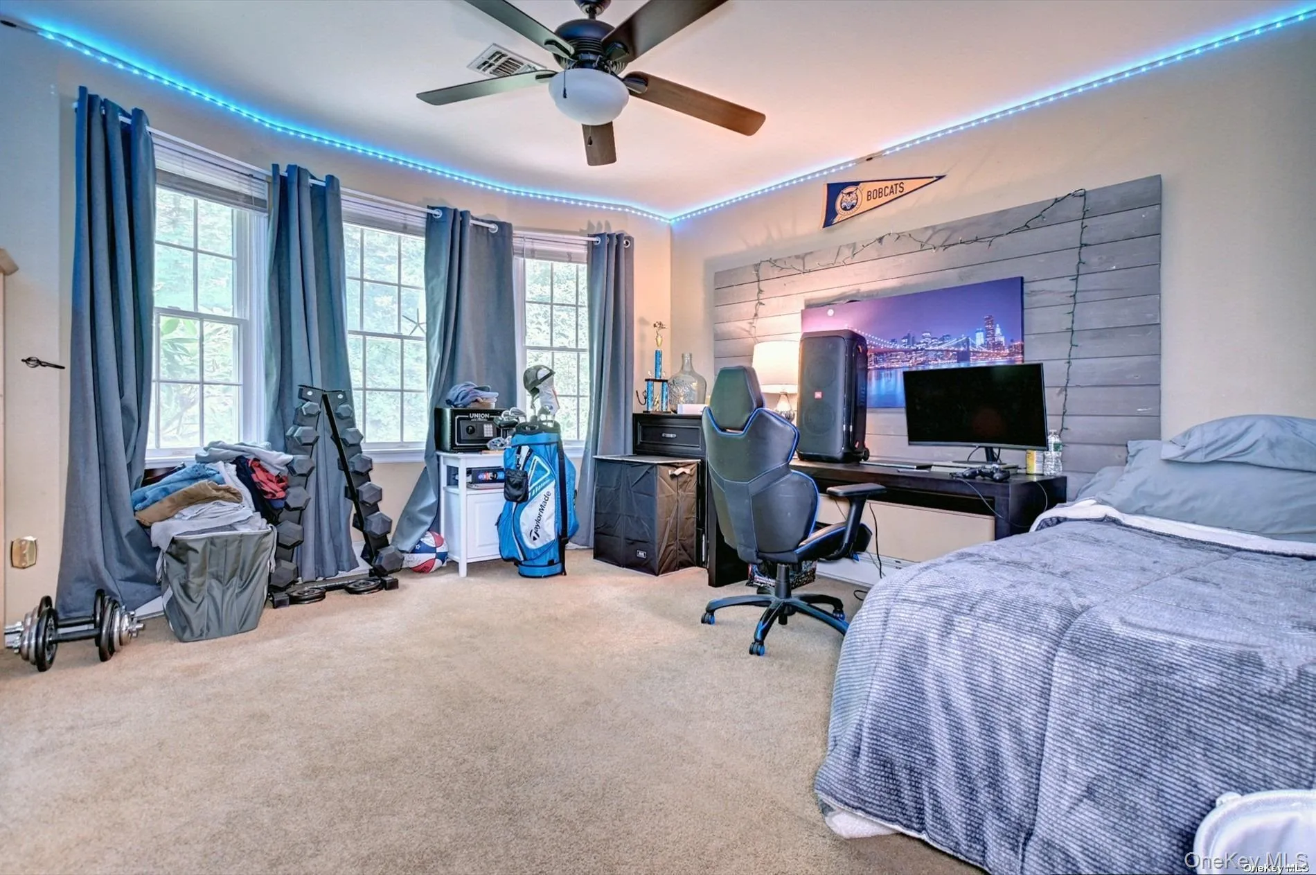 4th Bedroom or Den. Main Floor 4th Bedroom or Den. Main Floor