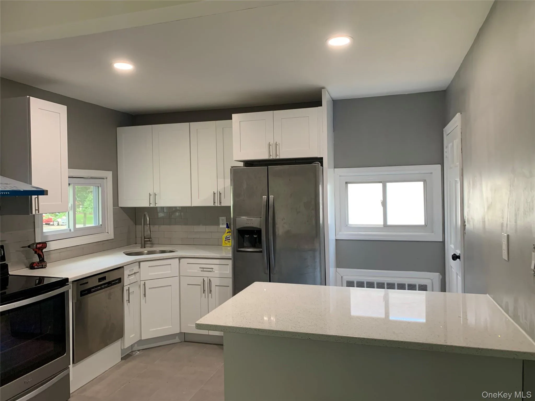 Kitchen with Silestone counter Kitchen with Silestone counter