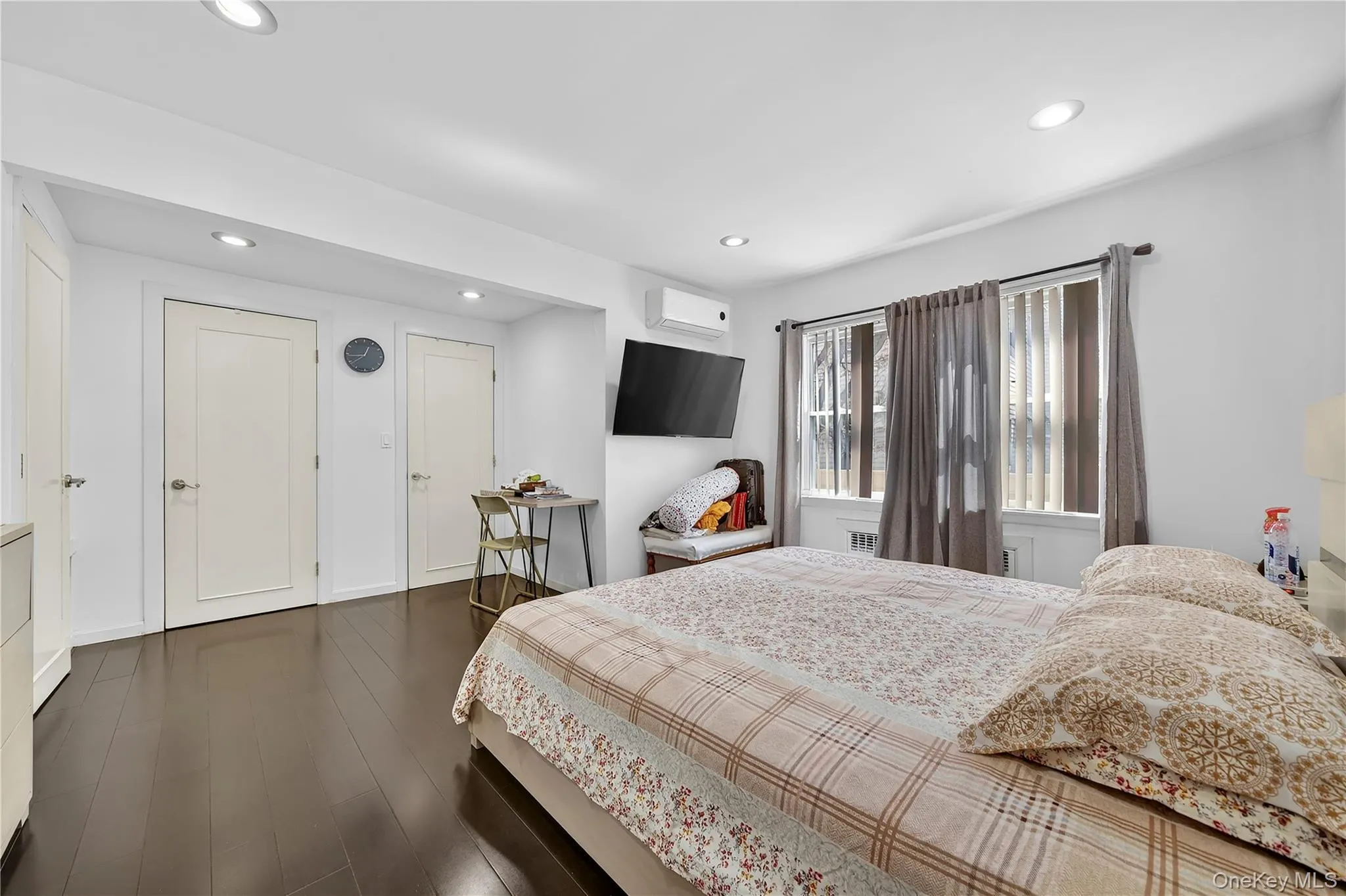 8258 235th Street, New York, NY, 4 Bedrooms Bedrooms, 8 Rooms Rooms,2 BathroomsBathrooms,Residential Lease,For Rent,235th,0,986023 8258 235th Street, New York, NY, 4 Bedrooms Bedrooms, 8 Rooms Rooms,2 BathroomsBathrooms,Residential Lease,For Rent,235th,0,986023