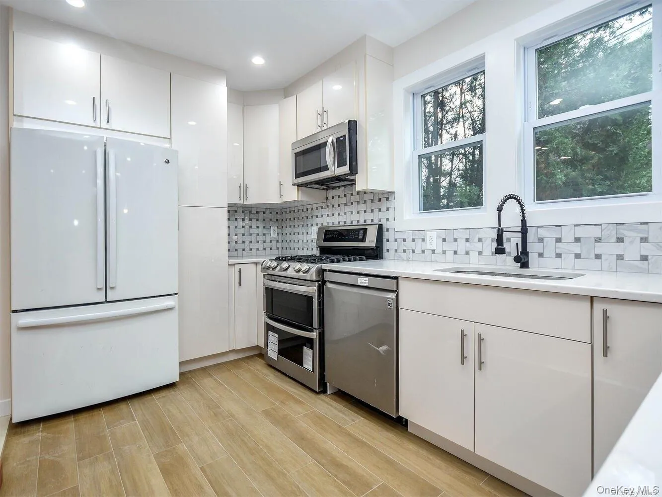 4 8th Street, North Hempstead, NY, 4 Bedrooms Bedrooms, 10 Rooms Rooms,4 BathroomsBathrooms,Residential Lease,For Rent,8th,0,986024 4 8th Street, North Hempstead, NY, 4 Bedrooms Bedrooms, 10 Rooms Rooms,4 BathroomsBathrooms,Residential Lease,For Rent,8th,0,986024