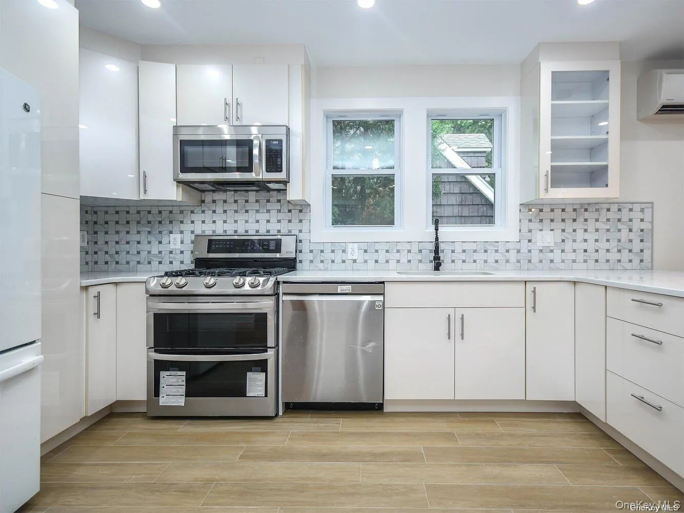 4 8th Street, North Hempstead, NY, 4 Bedrooms Bedrooms, 10 Rooms Rooms,4 BathroomsBathrooms,Residential Lease,For Rent,8th,0,986024 4 8th Street, North Hempstead, NY, 4 Bedrooms Bedrooms, 10 Rooms Rooms,4 BathroomsBathrooms,Residential Lease,For Rent,8th,0,986024