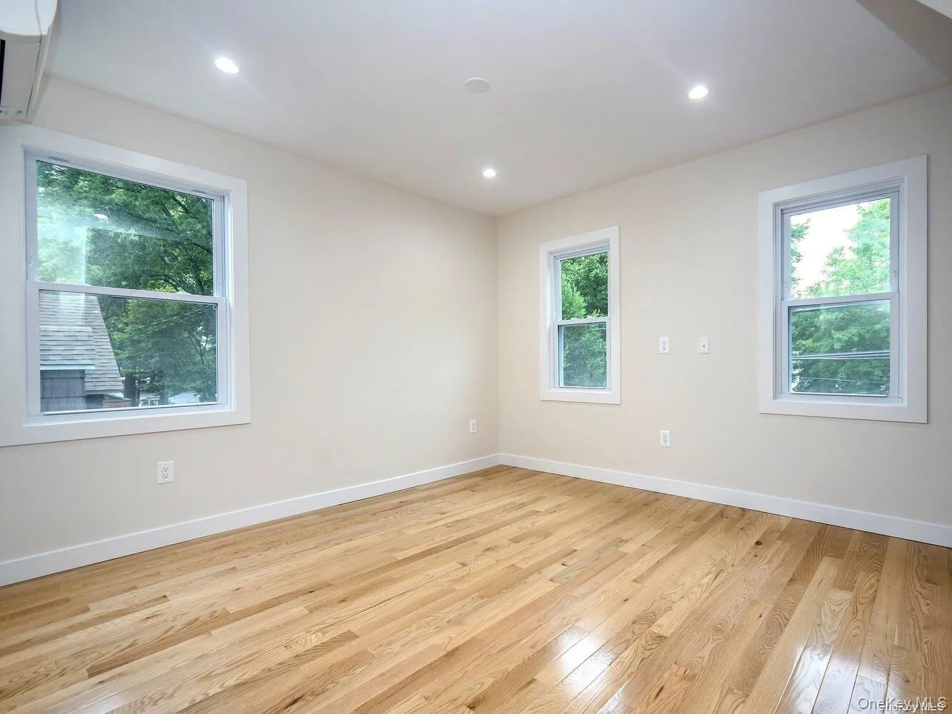 4 8th Street, North Hempstead, NY, 4 Bedrooms Bedrooms, 10 Rooms Rooms,4 BathroomsBathrooms,Residential Lease,For Rent,8th,0,986024 4 8th Street, North Hempstead, NY, 4 Bedrooms Bedrooms, 10 Rooms Rooms,4 BathroomsBathrooms,Residential Lease,For Rent,8th,0,986024