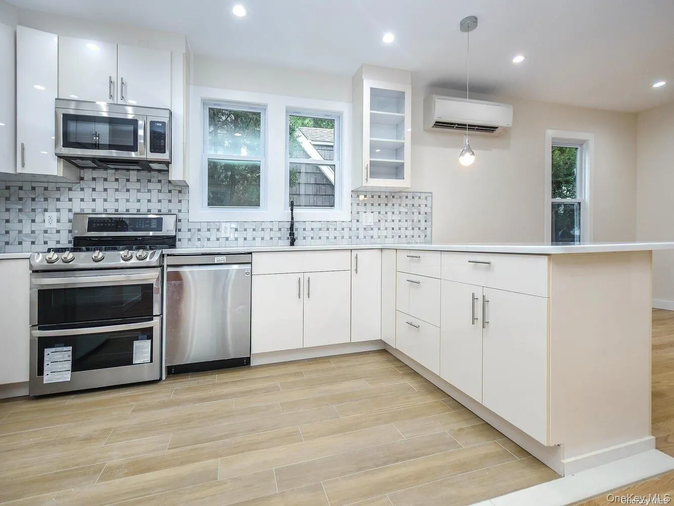 4 8th Street, North Hempstead, NY, 4 Bedrooms Bedrooms, 10 Rooms Rooms,4 BathroomsBathrooms,Residential Lease,For Rent,8th,0,986024 4 8th Street, North Hempstead, NY, 4 Bedrooms Bedrooms, 10 Rooms Rooms,4 BathroomsBathrooms,Residential Lease,For Rent,8th,0,986024