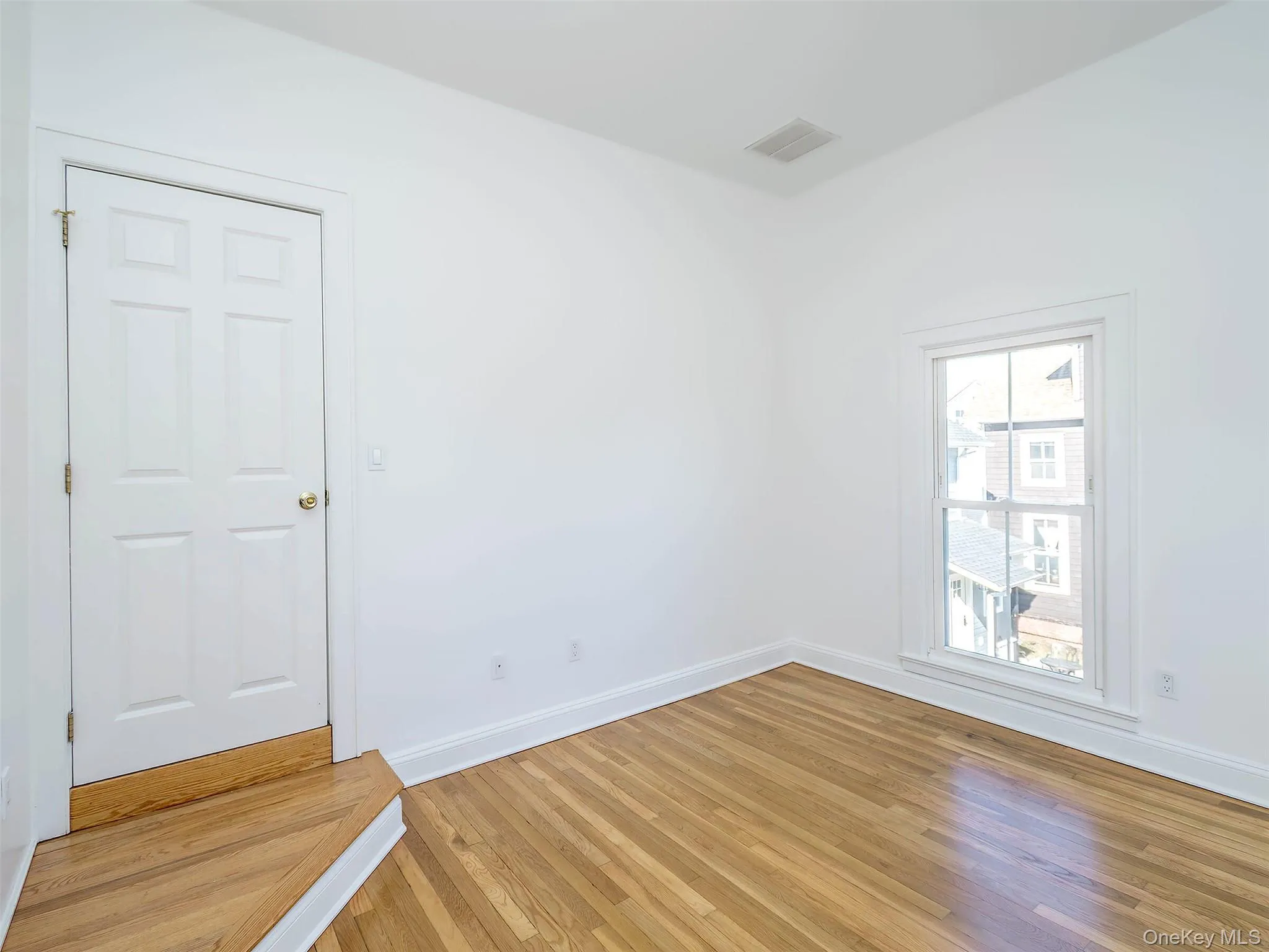 step down to the 1st bedroom step down to the 1st bedroom