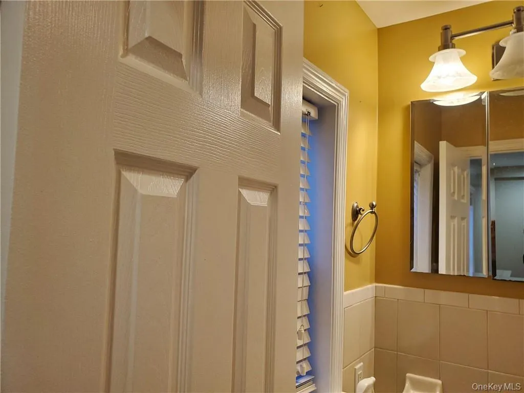 Lower level full bathroom. Lower level full bathroom.