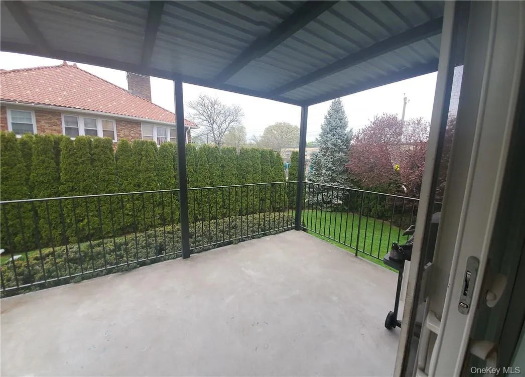 Extra large deck for private barbecue if preferred. Extra large deck for private barbecue if preferred.