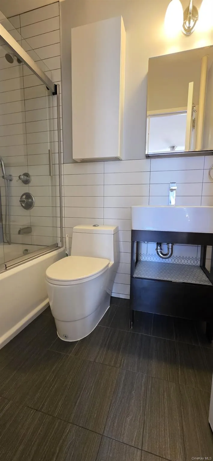 133 Lincoln Avenue, North Hempstead, NY, 2 Bedrooms Bedrooms, 4 Rooms Rooms,1 BathroomBathrooms,Residential Lease,For Rent,Lincoln Avenue,0,986042 133 Lincoln Avenue, North Hempstead, NY, 2 Bedrooms Bedrooms, 4 Rooms Rooms,1 BathroomBathrooms,Residential Lease,For Rent,Lincoln Avenue,0,986042