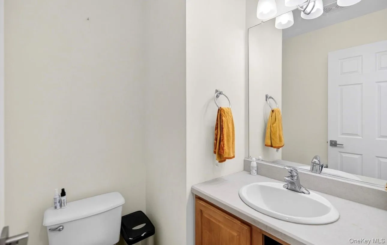 1/2 Bathroom 1st Floor 1/2 Bathroom 1st Floor