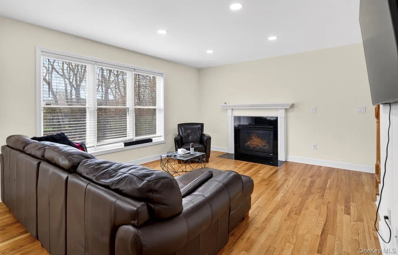 6 Chelsea Court, Troy, NY, 3 Bedrooms Bedrooms, 8 Rooms Rooms,2 BathroomsBathrooms,Residential,For Rent,Chelsea,0,986058 6 Chelsea Court, Troy, NY, 3 Bedrooms Bedrooms, 8 Rooms Rooms,2 BathroomsBathrooms,Residential,For Rent,Chelsea,0,986058