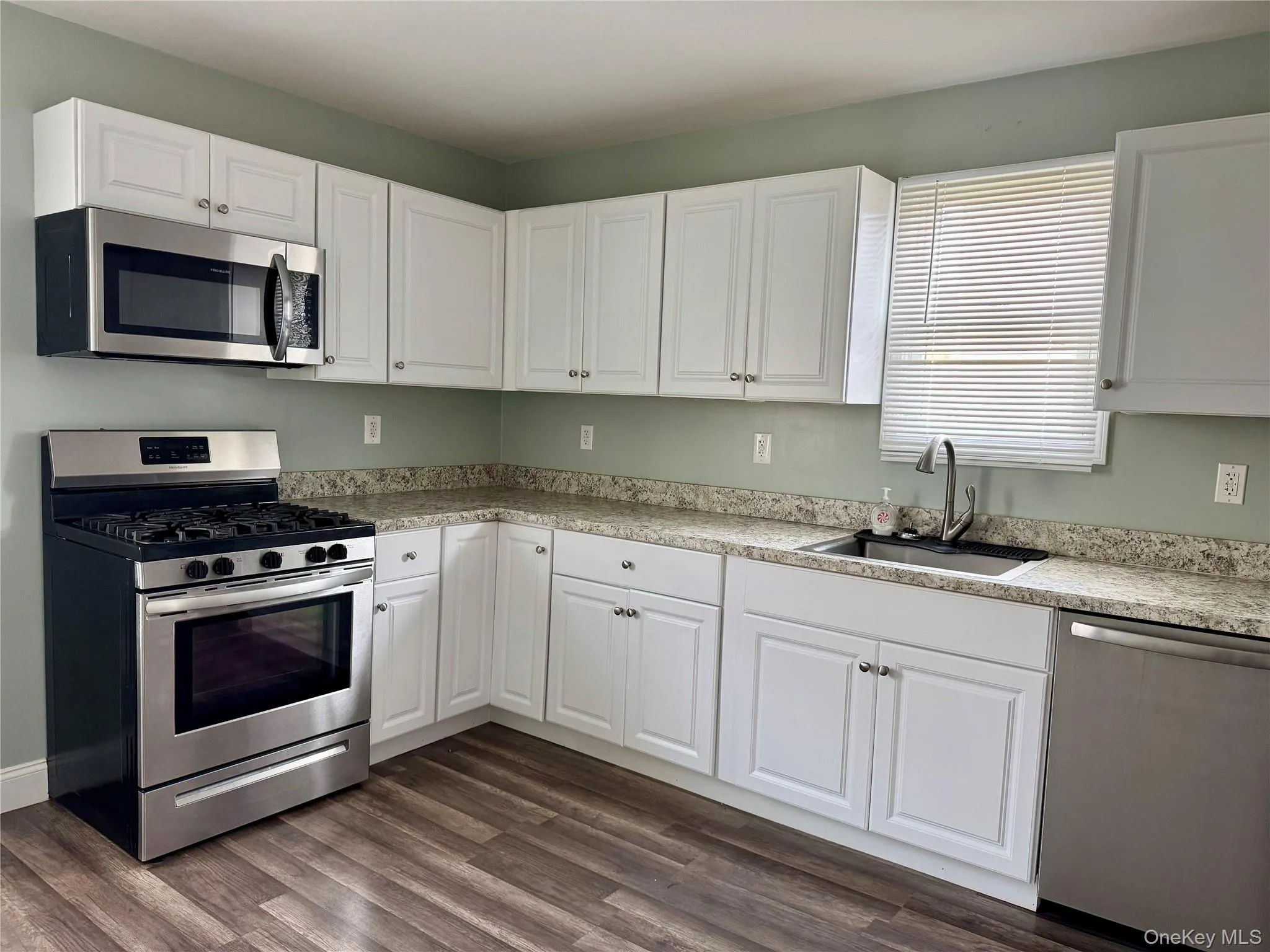 2 Lafayette Drive, Brookhaven, NY, 3 Bedrooms Bedrooms, 8 Rooms Rooms,1 BathroomBathrooms,Residential Lease,For Rent,Lafayette,0,986075 2 Lafayette Drive, Brookhaven, NY, 3 Bedrooms Bedrooms, 8 Rooms Rooms,1 BathroomBathrooms,Residential Lease,For Rent,Lafayette,0,986075