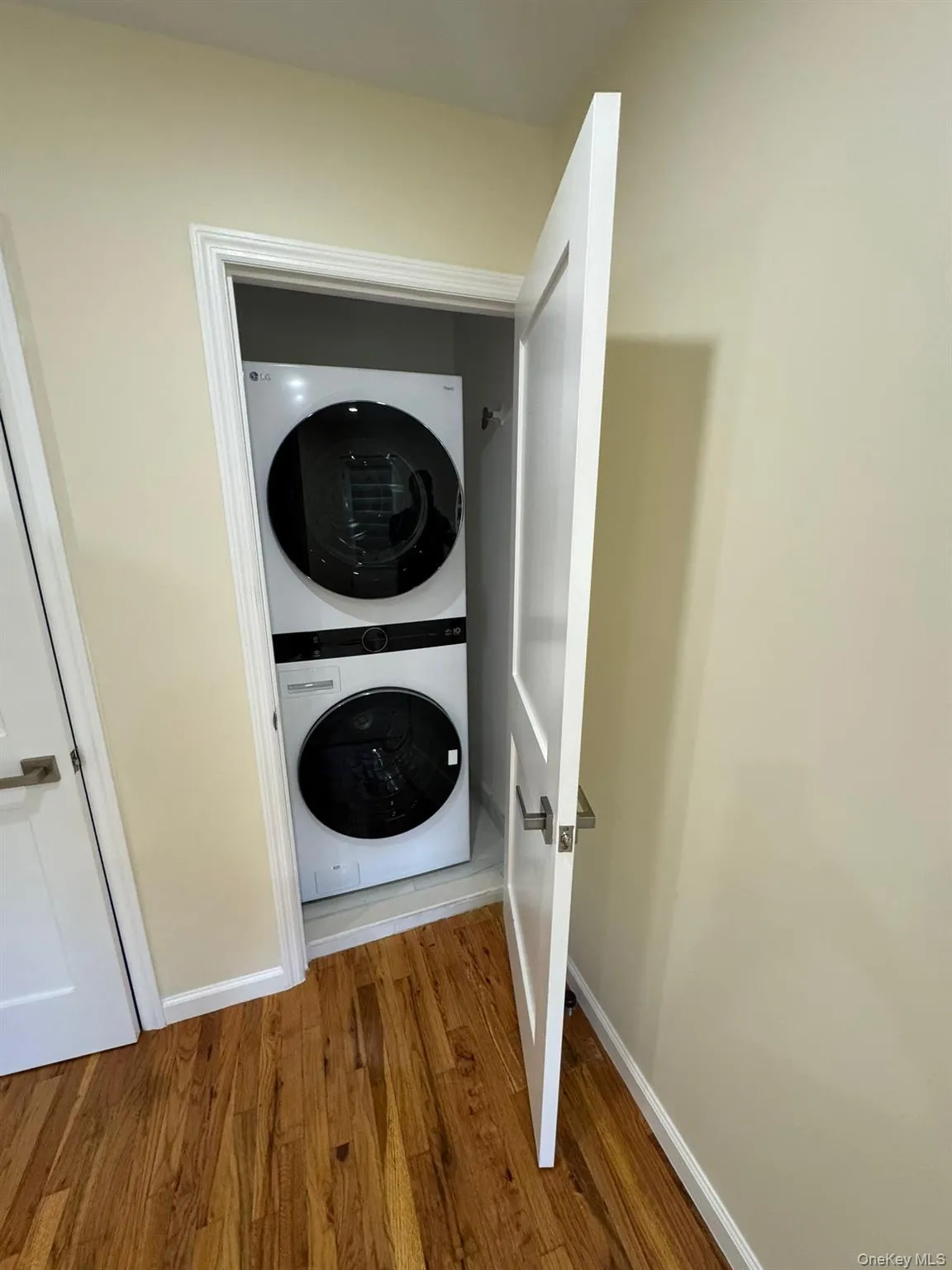 423 Beach 9th Street, New York, NY, 3 Bedrooms Bedrooms, 6 Rooms Rooms,1 BathroomBathrooms,Residential Lease,For Rent,Beach 9th,0,986093 423 Beach 9th Street, New York, NY, 3 Bedrooms Bedrooms, 6 Rooms Rooms,1 BathroomBathrooms,Residential Lease,For Rent,Beach 9th,0,986093