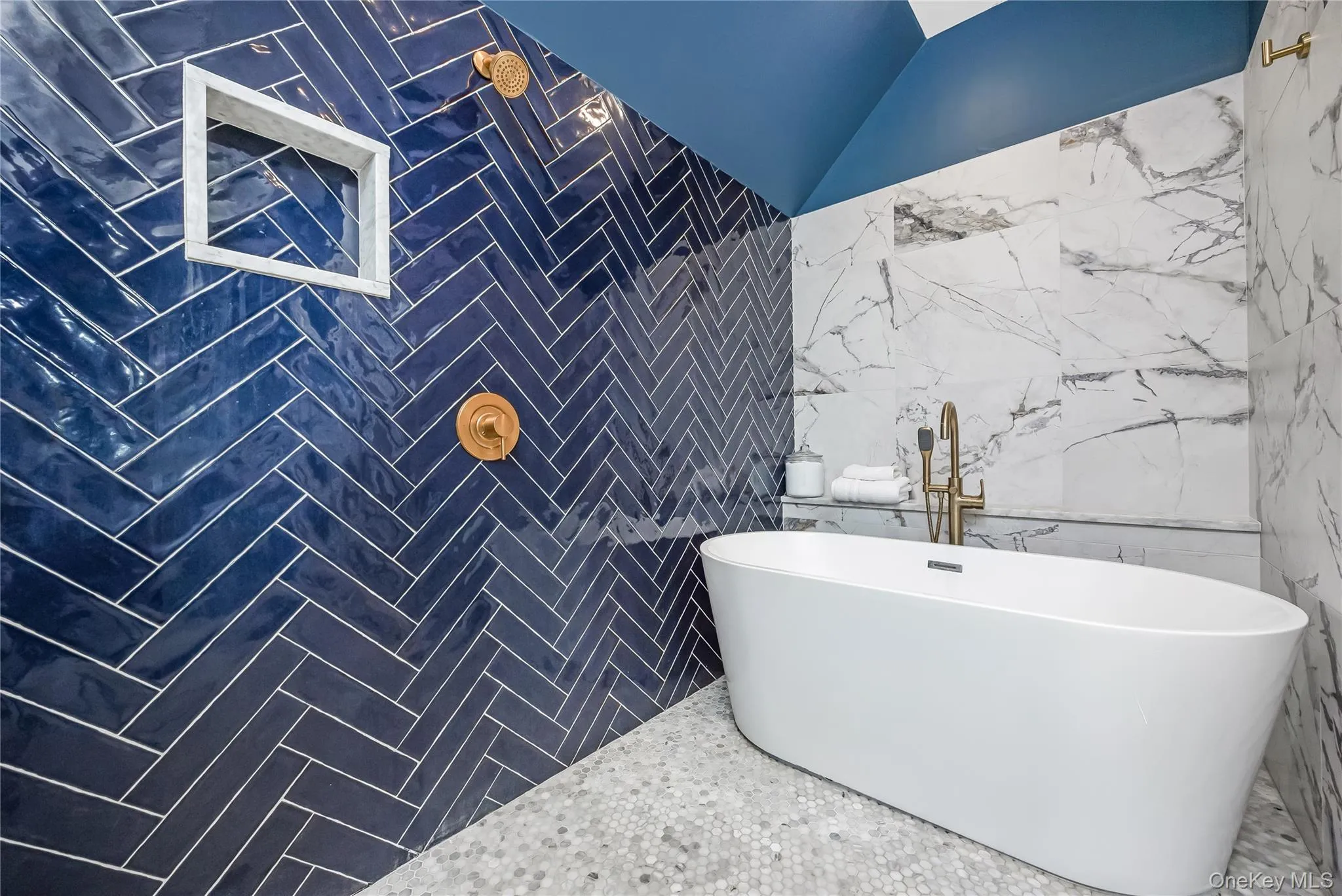 42 Sandy Lane, Oyster Bay, NY, 5 Bedrooms Bedrooms, 15 Rooms Rooms,3 BathroomsBathrooms,Residential,For Rent,Sandy,0,986121 42 Sandy Lane, Oyster Bay, NY, 5 Bedrooms Bedrooms, 15 Rooms Rooms,3 BathroomsBathrooms,Residential,For Rent,Sandy,0,986121