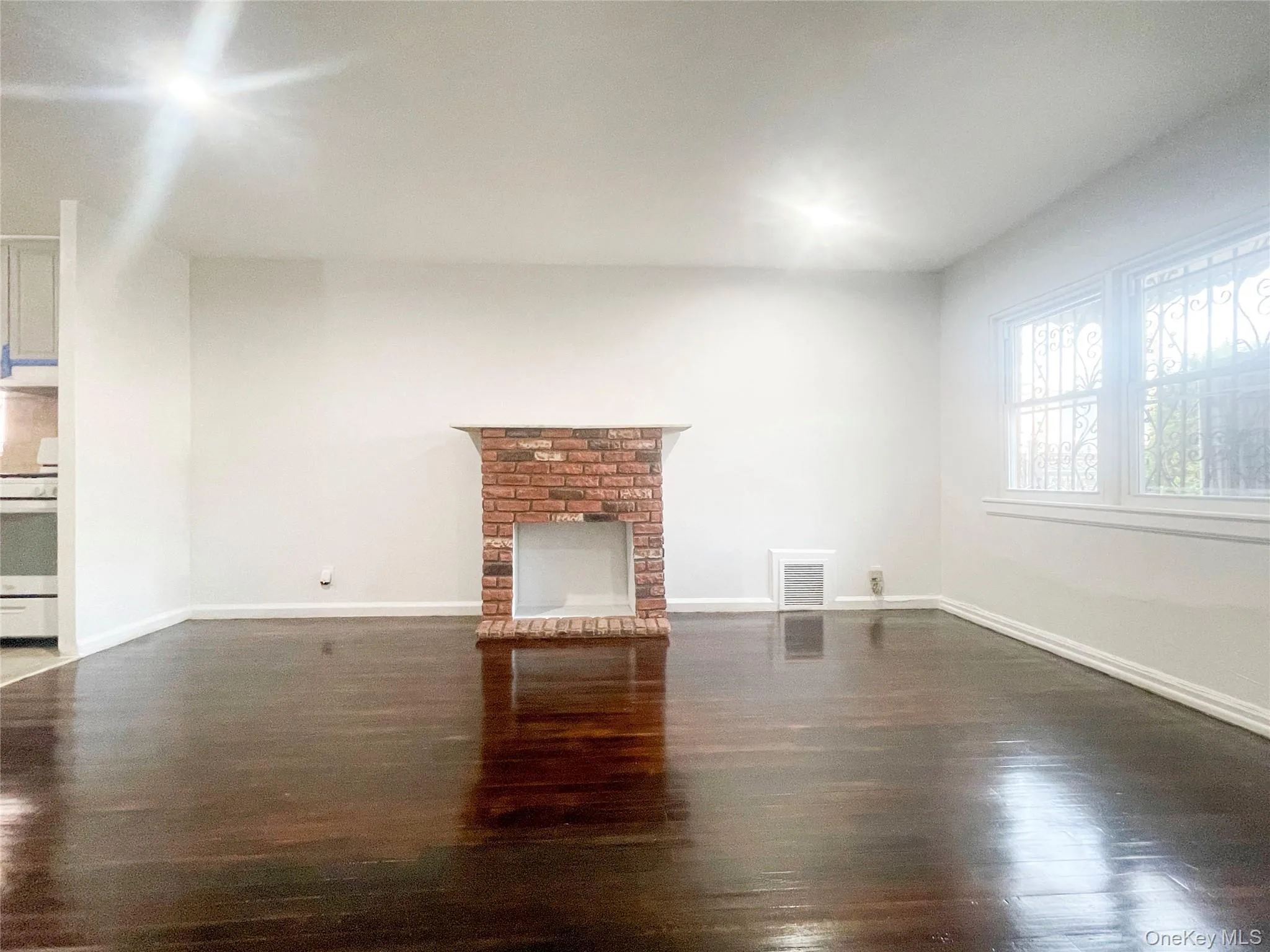 Expansive Living Room with fireplace structure Expansive Living Room with fireplace structure