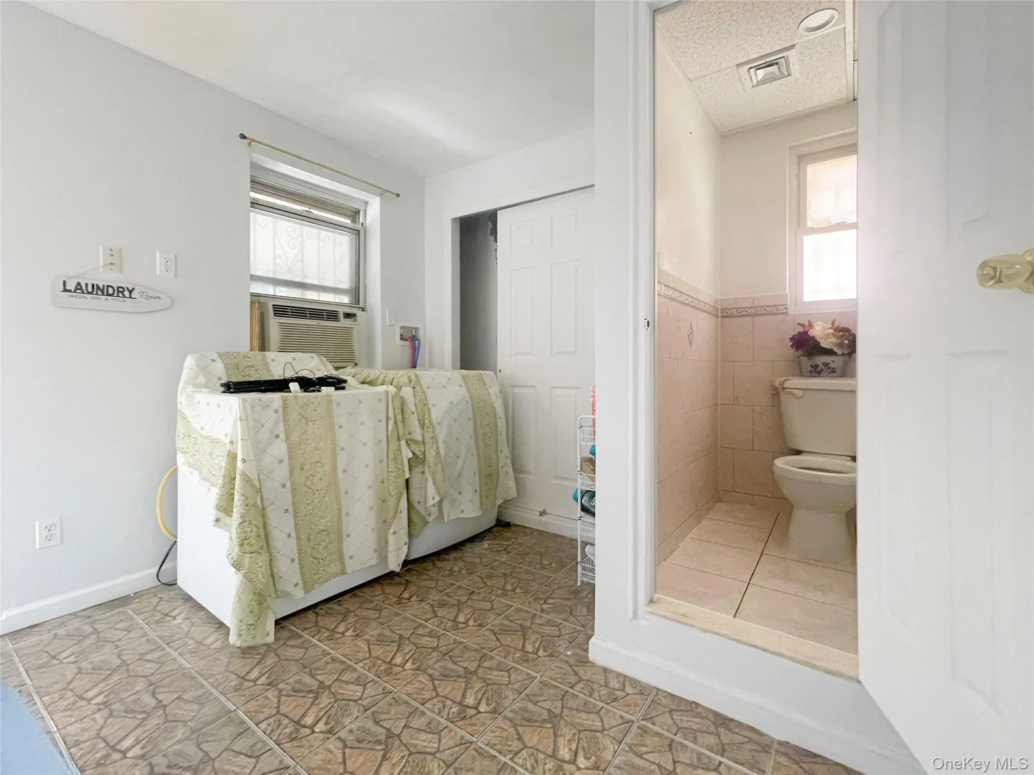 Half Bath, Boiler , Laundry, Water Heater Half Bath, Boiler , Laundry, Water Heater