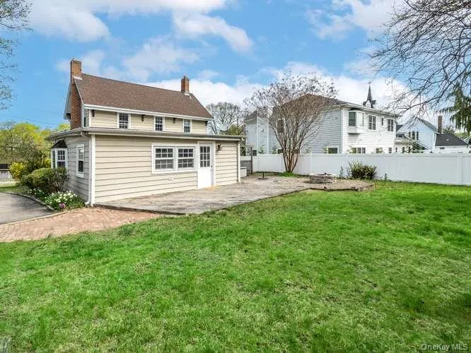 75 Grove Street, North Hempstead, NY, 4 Bedrooms Bedrooms, 7 Rooms Rooms,2 BathroomsBathrooms,Residential,For Rent,Grove,0,986170 75 Grove Street, North Hempstead, NY, 4 Bedrooms Bedrooms, 7 Rooms Rooms,2 BathroomsBathrooms,Residential,For Rent,Grove,0,986170