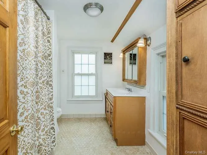 75 Grove Street, North Hempstead, NY, 4 Bedrooms Bedrooms, 7 Rooms Rooms,2 BathroomsBathrooms,Residential,For Rent,Grove,0,986170 75 Grove Street, North Hempstead, NY, 4 Bedrooms Bedrooms, 7 Rooms Rooms,2 BathroomsBathrooms,Residential,For Rent,Grove,0,986170