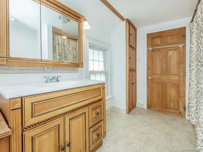 75 Grove Street, North Hempstead, NY, 4 Bedrooms Bedrooms, 7 Rooms Rooms,2 BathroomsBathrooms,Residential,For Rent,Grove,0,986170 75 Grove Street, North Hempstead, NY, 4 Bedrooms Bedrooms, 7 Rooms Rooms,2 BathroomsBathrooms,Residential,For Rent,Grove,0,986170