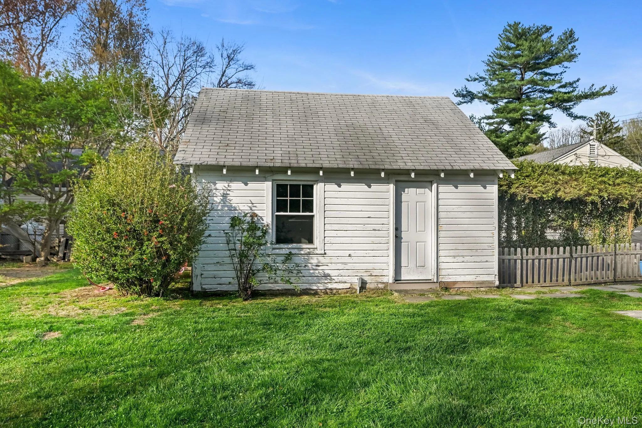2 Car Detached Garage with side door entrance . 2 Car Detached Garage with side door entrance .