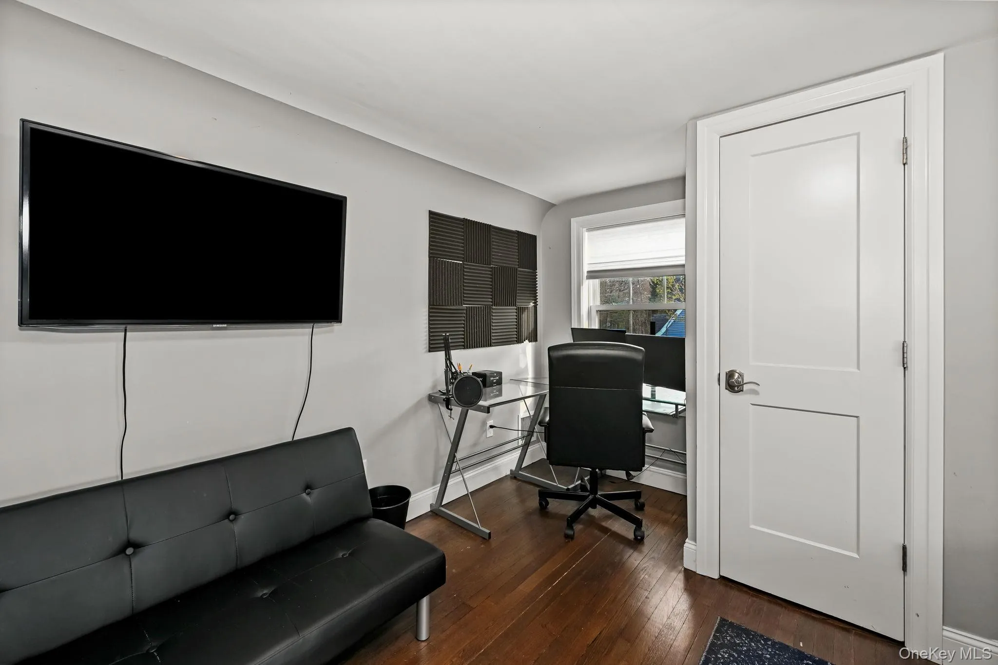 A charming study nook is highlighted by a large window that fills the space with natural sunlight, creating a bright and uplifting area perfect for work or reading. A charming study nook is highlighted by a large window that fills the space with natural sunlight, creating a bright and uplifting area perfect for work or reading.