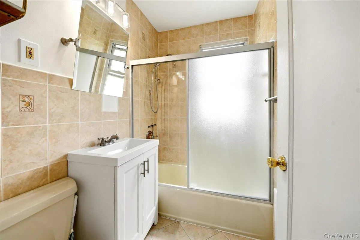 12 Wainwright Avenue, Yonkers, NY, 1 Bedroom Bedrooms, 3 Rooms Rooms,1 BathroomBathrooms,Residential Lease,For Rent,Wainwright,0,986208 12 Wainwright Avenue, Yonkers, NY, 1 Bedroom Bedrooms, 3 Rooms Rooms,1 BathroomBathrooms,Residential Lease,For Rent,Wainwright,0,986208