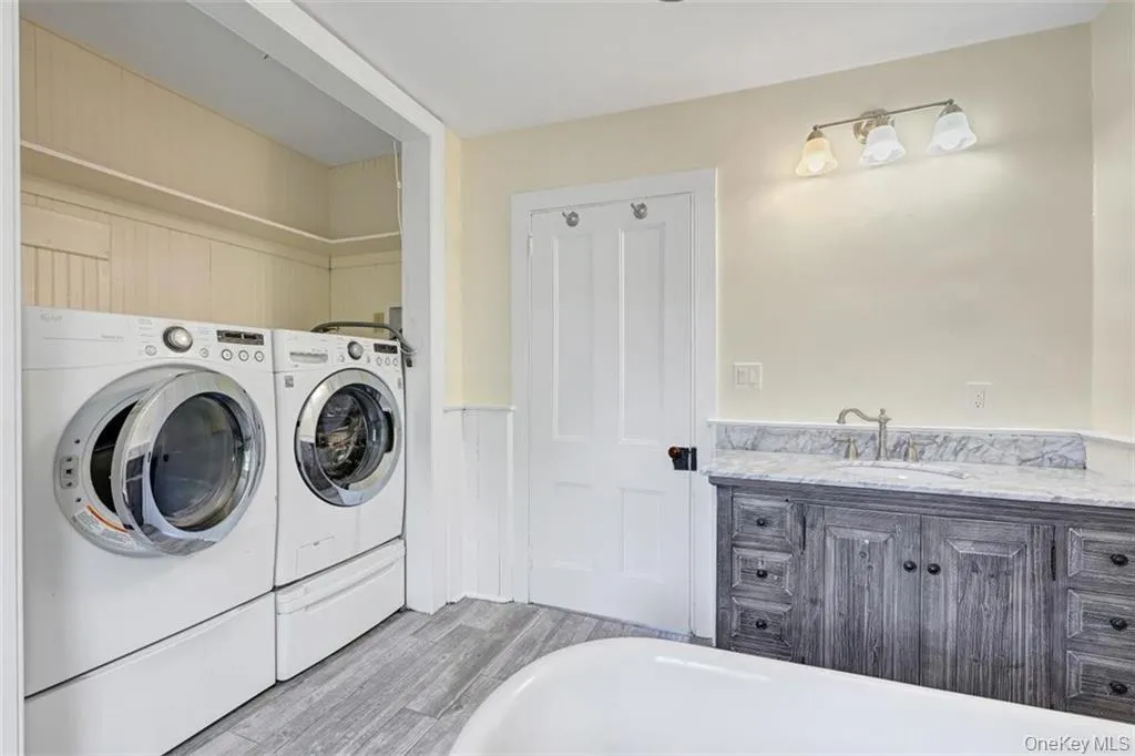 7 Schunnemunk Road, Woodbury, NY, 5 Bedrooms Bedrooms, 9 Rooms Rooms,2 BathroomsBathrooms,Residential Lease,For Rent,Schunnemunk,0,986209 7 Schunnemunk Road, Woodbury, NY, 5 Bedrooms Bedrooms, 9 Rooms Rooms,2 BathroomsBathrooms,Residential Lease,For Rent,Schunnemunk,0,986209