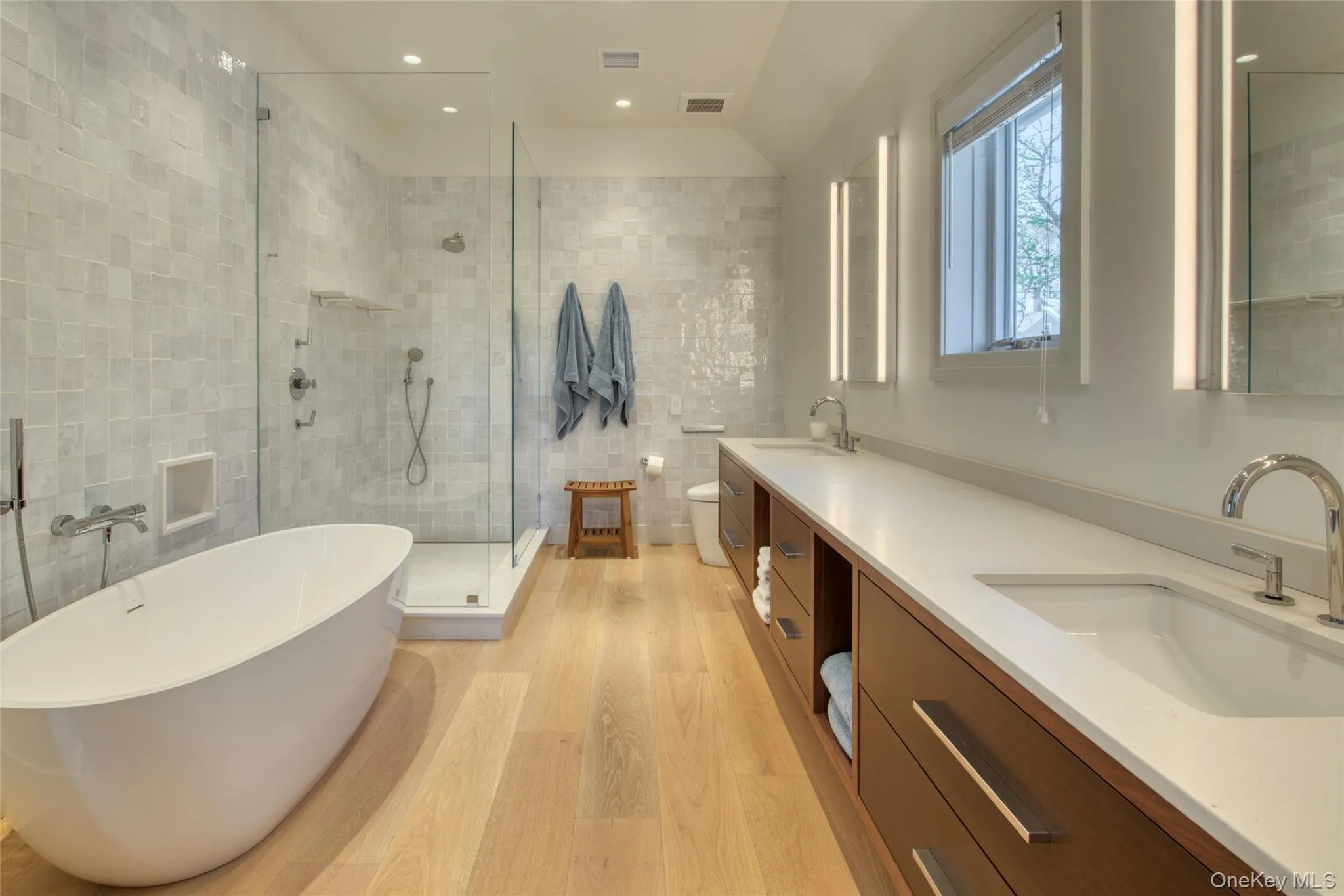 323 Division Street, East Hampton, NY, 4 Bedrooms Bedrooms, 18 Rooms Rooms,5 BathroomsBathrooms,Residential Lease,For Rent,Division,0,986213 323 Division Street, East Hampton, NY, 4 Bedrooms Bedrooms, 18 Rooms Rooms,5 BathroomsBathrooms,Residential Lease,For Rent,Division,0,986213