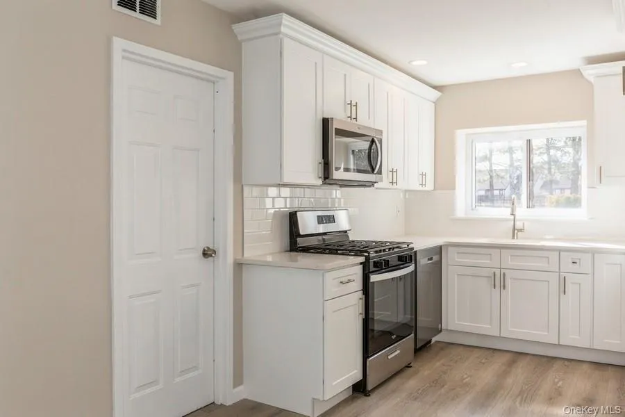 524 Picasso Way, Brookhaven, NY, 1 Bedroom Bedrooms, 4 Rooms Rooms,1 BathroomBathrooms,Residential,For Rent,Picasso,0,986261 524 Picasso Way, Brookhaven, NY, 1 Bedroom Bedrooms, 4 Rooms Rooms,1 BathroomBathrooms,Residential,For Rent,Picasso,0,986261