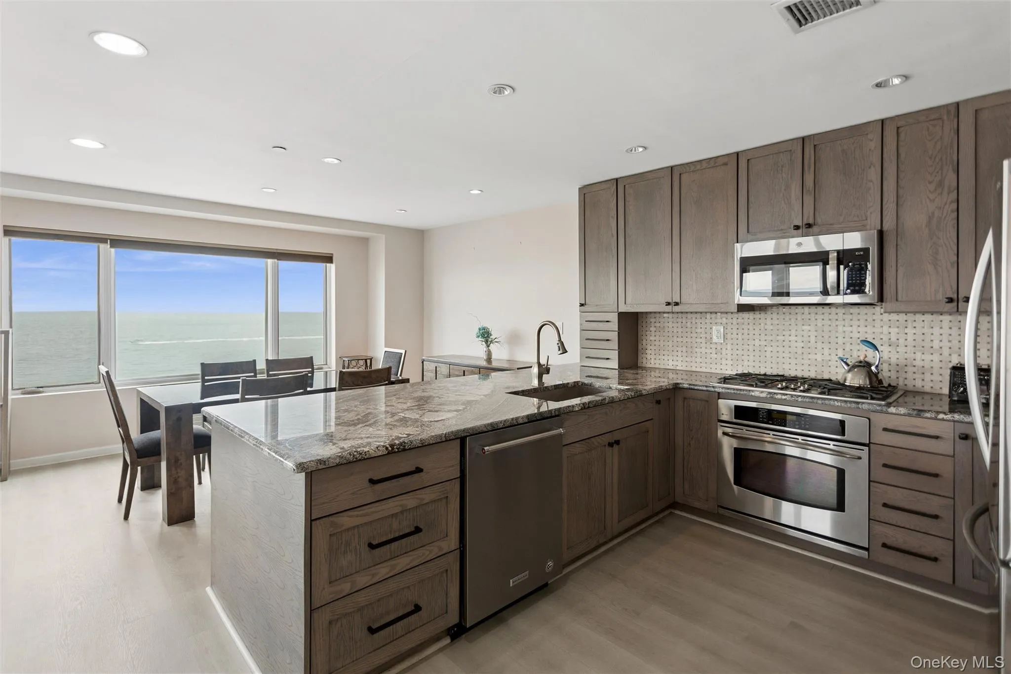 260 Broadway, Long Beach, NY, 2 Bedrooms Bedrooms, 6 Rooms Rooms,2 BathroomsBathrooms,Residential,For Rent,Broadway,0,986288 260 Broadway, Long Beach, NY, 2 Bedrooms Bedrooms, 6 Rooms Rooms,2 BathroomsBathrooms,Residential,For Rent,Broadway,0,986288
