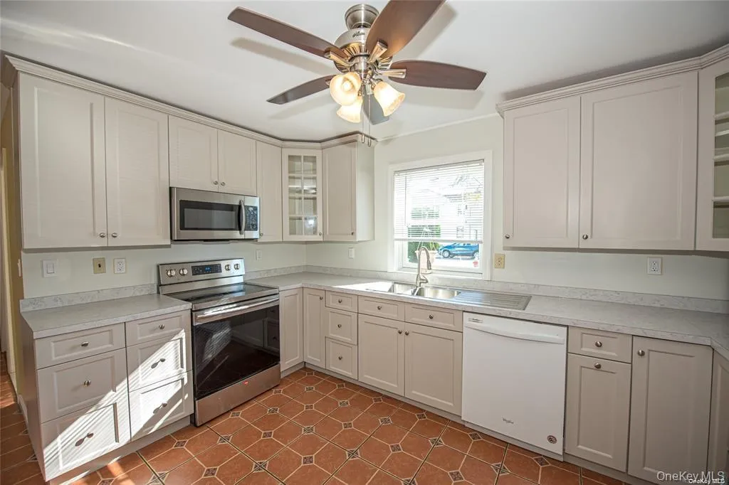 37 Winter Lane, Oyster Bay, NY, 4 Bedrooms Bedrooms, 6 Rooms Rooms,2 BathroomsBathrooms,Residential Lease,For Rent,Winter,0,986326 37 Winter Lane, Oyster Bay, NY, 4 Bedrooms Bedrooms, 6 Rooms Rooms,2 BathroomsBathrooms,Residential Lease,For Rent,Winter,0,986326