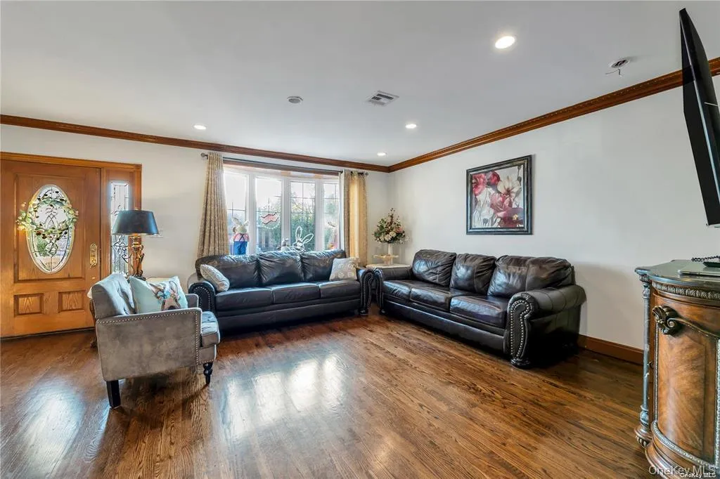50-43 192nd Street, New York, NY, 4 Bedrooms Bedrooms, 12 Rooms Rooms,3 BathroomsBathrooms,Residential,For Rent,192nd,0,986340 50-43 192nd Street, New York, NY, 4 Bedrooms Bedrooms, 12 Rooms Rooms,3 BathroomsBathrooms,Residential,For Rent,192nd,0,986340