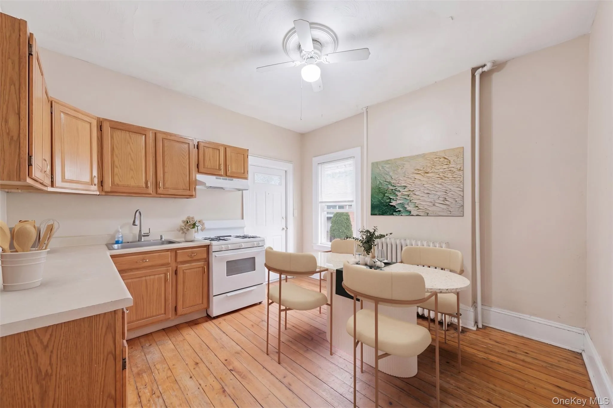 Virtually staged to illustrate potential. Spacious kitchen with room for a dining area and great natural light. Virtually staged to illustrate potential. Spacious kitchen with room for a dining area and great natural light.