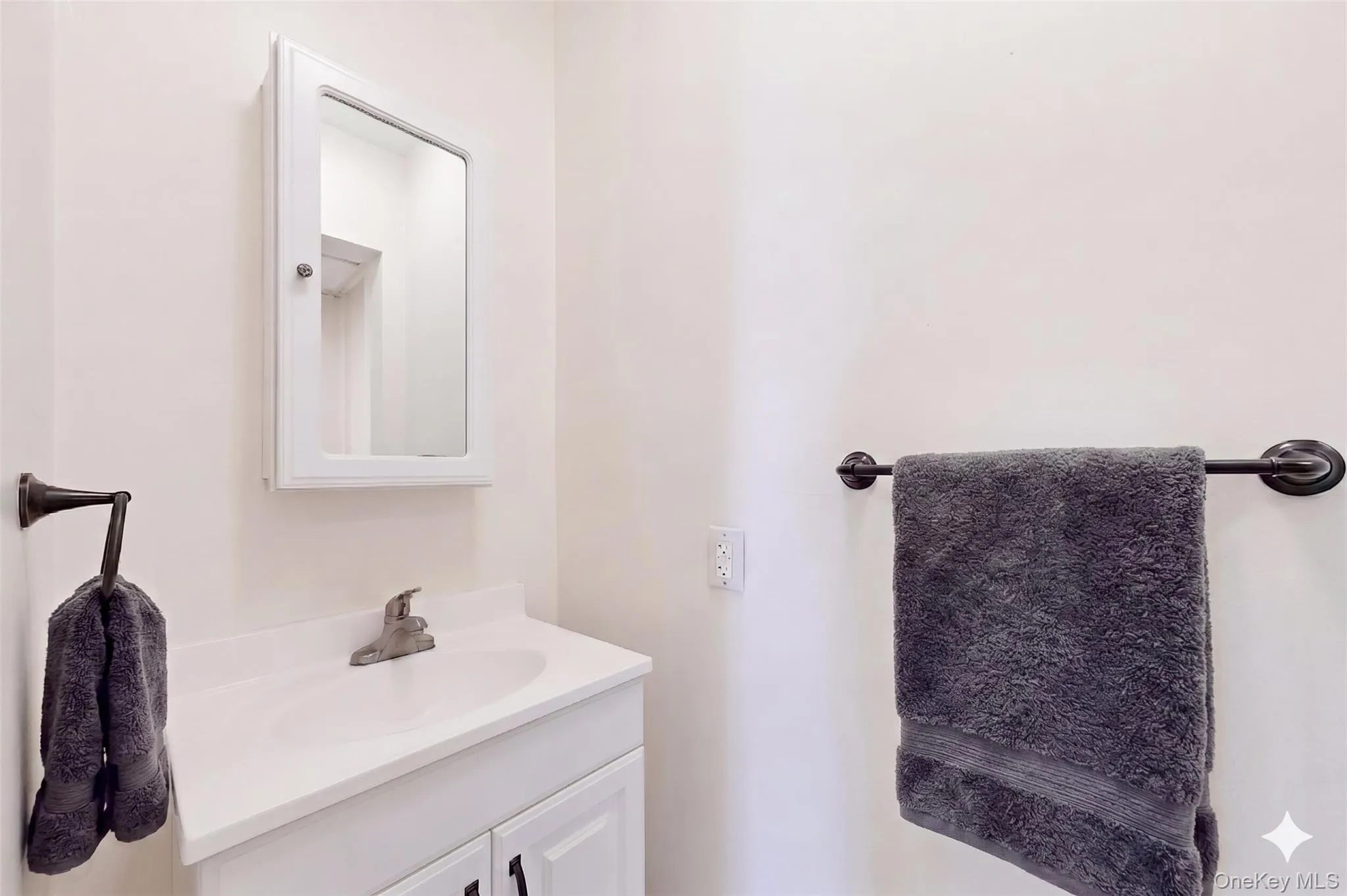 22 Overlook Place, Newburgh (city), NY, 2 Bedrooms Bedrooms, 5 Rooms Rooms,1 BathroomBathrooms,Residential Lease,For Rent,Overlook,0,986357 22 Overlook Place, Newburgh (city), NY, 2 Bedrooms Bedrooms, 5 Rooms Rooms,1 BathroomBathrooms,Residential Lease,For Rent,Overlook,0,986357