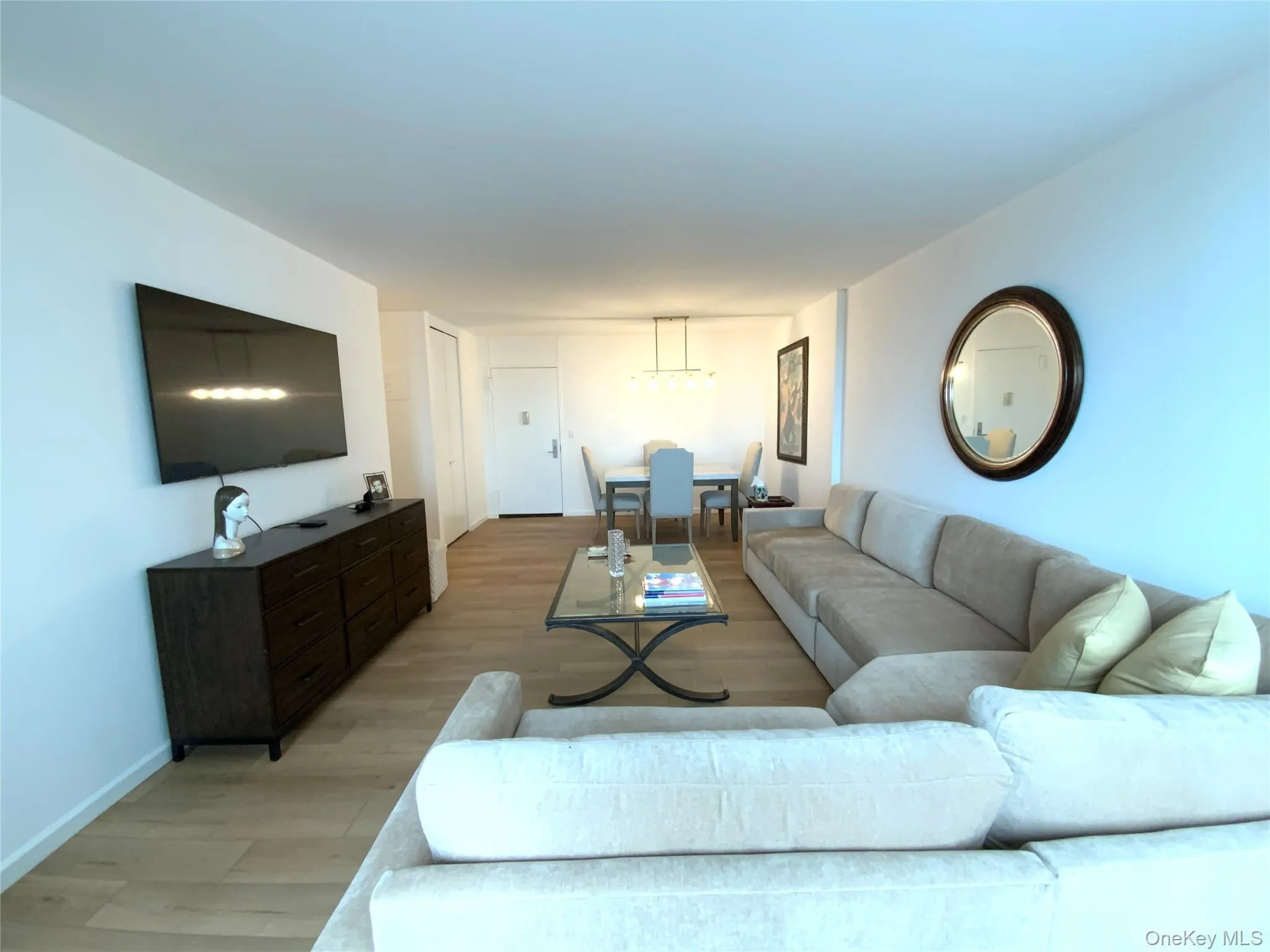 27010 Grand Central Parkway, New York, NY, 3 Rooms Rooms,1 BathroomBathrooms,Residential,For Rent,Grand Central,0,986359 27010 Grand Central Parkway, New York, NY, 3 Rooms Rooms,1 BathroomBathrooms,Residential,For Rent,Grand Central,0,986359