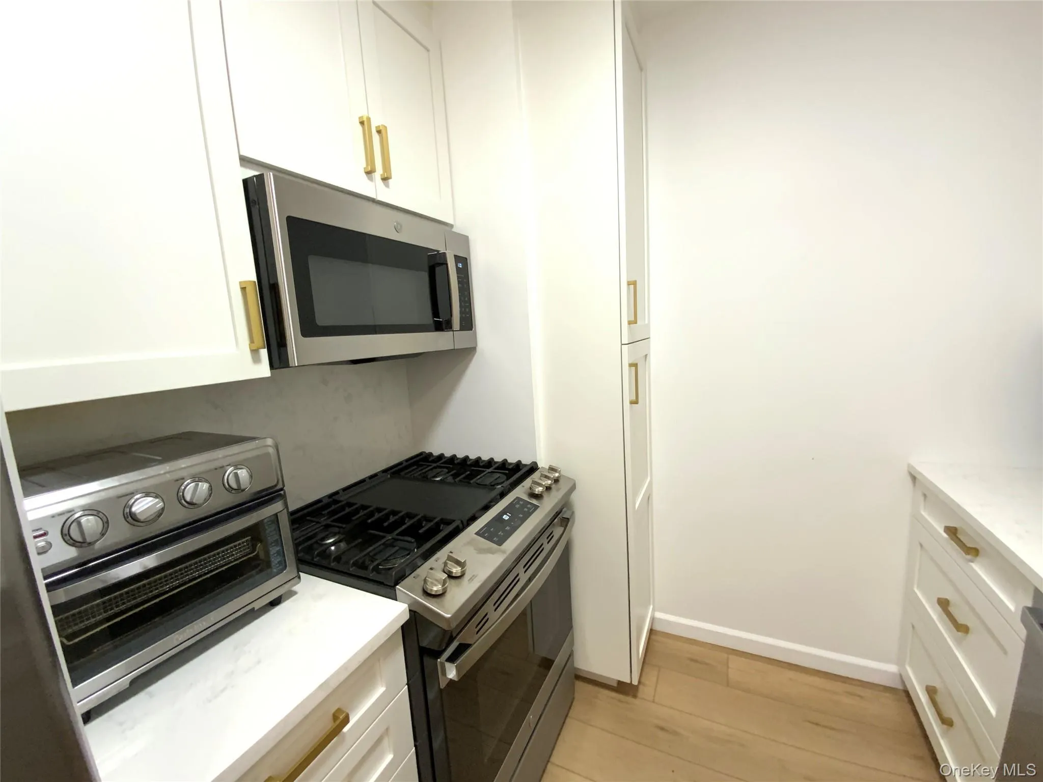 27010 Grand Central Parkway, New York, NY, 3 Rooms Rooms,1 BathroomBathrooms,Residential,For Rent,Grand Central,0,986359 27010 Grand Central Parkway, New York, NY, 3 Rooms Rooms,1 BathroomBathrooms,Residential,For Rent,Grand Central,0,986359