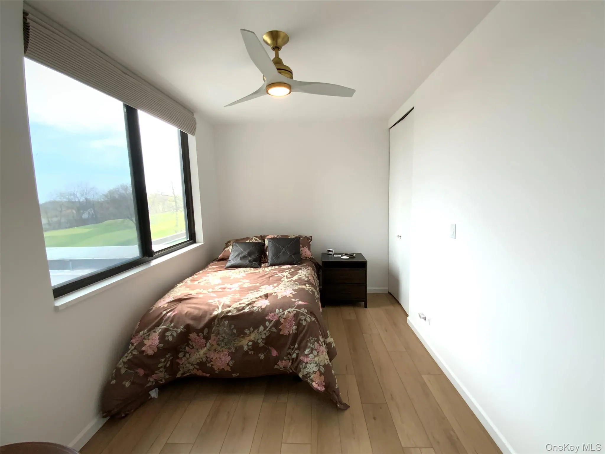 27010 Grand Central Parkway, New York, NY, 3 Rooms Rooms,1 BathroomBathrooms,Residential,For Rent,Grand Central,0,986359 27010 Grand Central Parkway, New York, NY, 3 Rooms Rooms,1 BathroomBathrooms,Residential,For Rent,Grand Central,0,986359