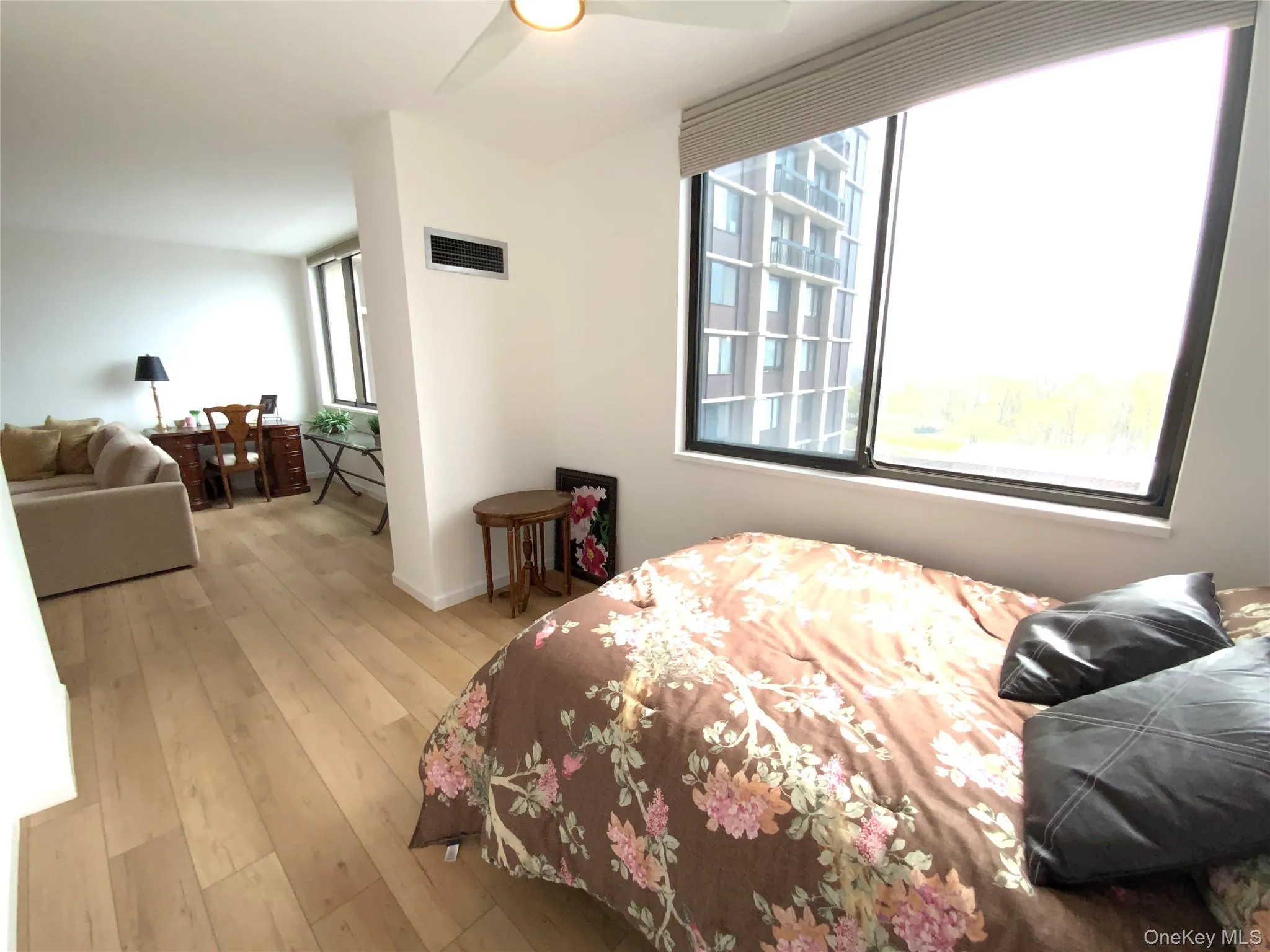 27010 Grand Central Parkway, New York, NY, 3 Rooms Rooms,1 BathroomBathrooms,Residential,For Rent,Grand Central,0,986359 27010 Grand Central Parkway, New York, NY, 3 Rooms Rooms,1 BathroomBathrooms,Residential,For Rent,Grand Central,0,986359