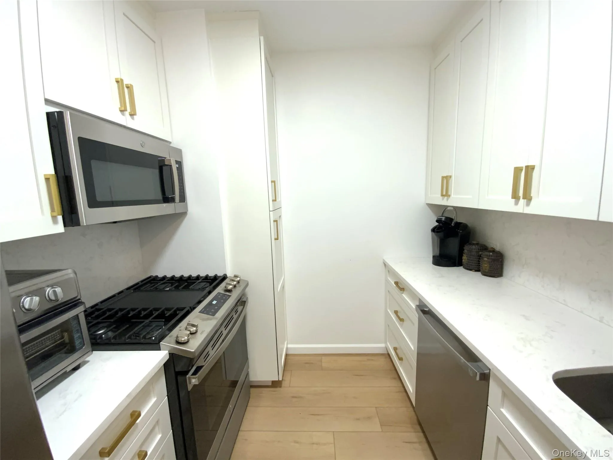 27010 Grand Central Parkway, New York, NY, 3 Rooms Rooms,1 BathroomBathrooms,Residential,For Rent,Grand Central,0,986359 27010 Grand Central Parkway, New York, NY, 3 Rooms Rooms,1 BathroomBathrooms,Residential,For Rent,Grand Central,0,986359