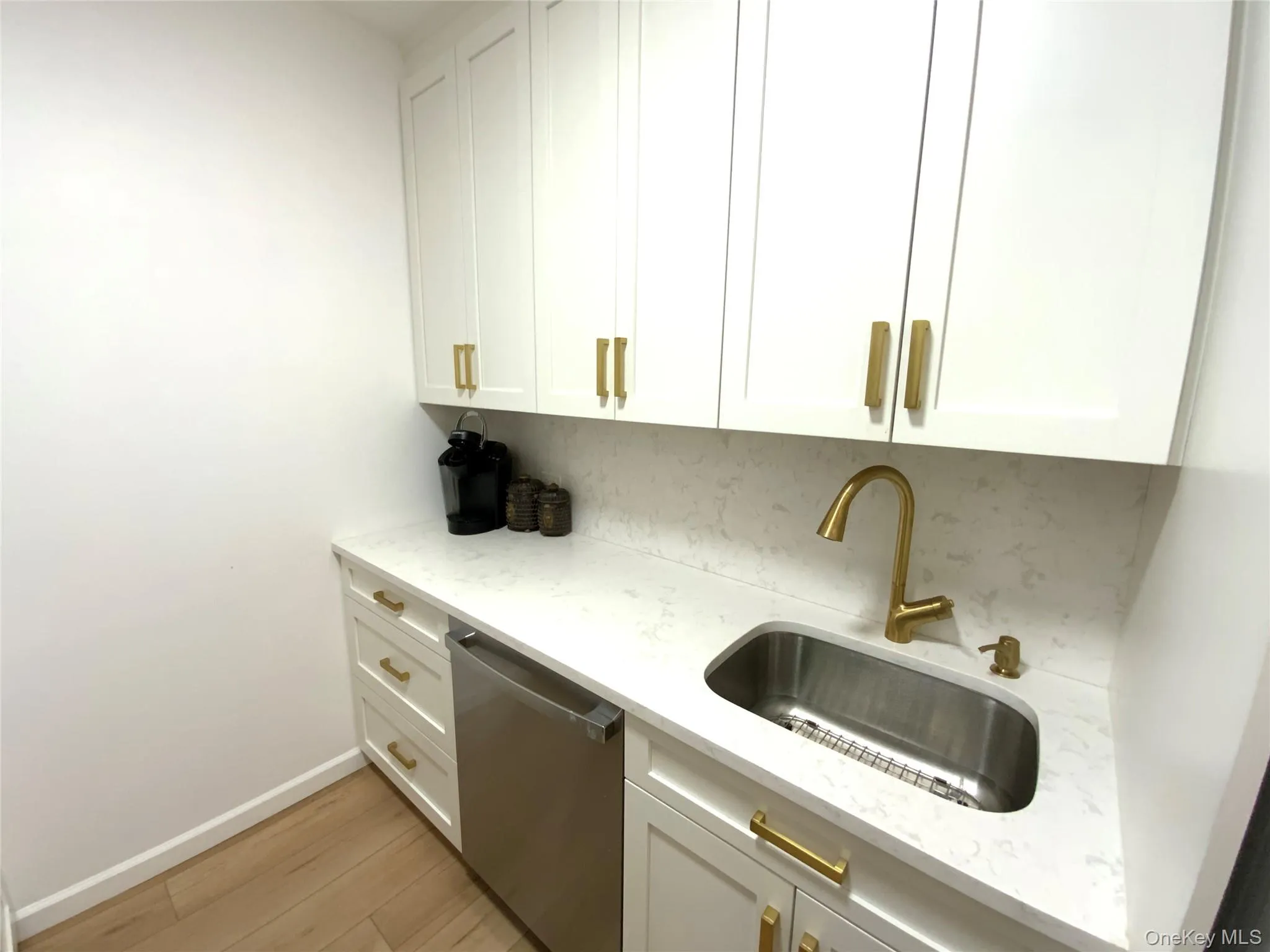 27010 Grand Central Parkway, New York, NY, 3 Rooms Rooms,1 BathroomBathrooms,Residential,For Rent,Grand Central,0,986359 27010 Grand Central Parkway, New York, NY, 3 Rooms Rooms,1 BathroomBathrooms,Residential,For Rent,Grand Central,0,986359
