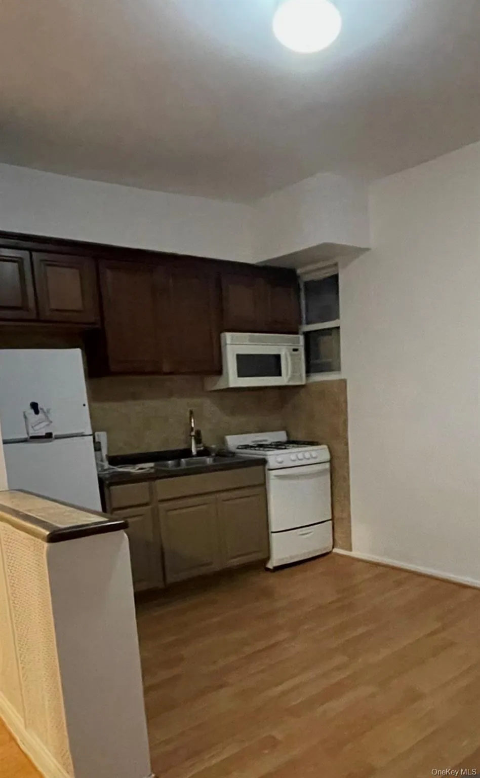 90 Main Street, North Hempstead, NY, 2 Bedrooms Bedrooms, 5 Rooms Rooms,1 BathroomBathrooms,Residential Lease,For Rent,Main,0,986375 90 Main Street, North Hempstead, NY, 2 Bedrooms Bedrooms, 5 Rooms Rooms,1 BathroomBathrooms,Residential Lease,For Rent,Main,0,986375