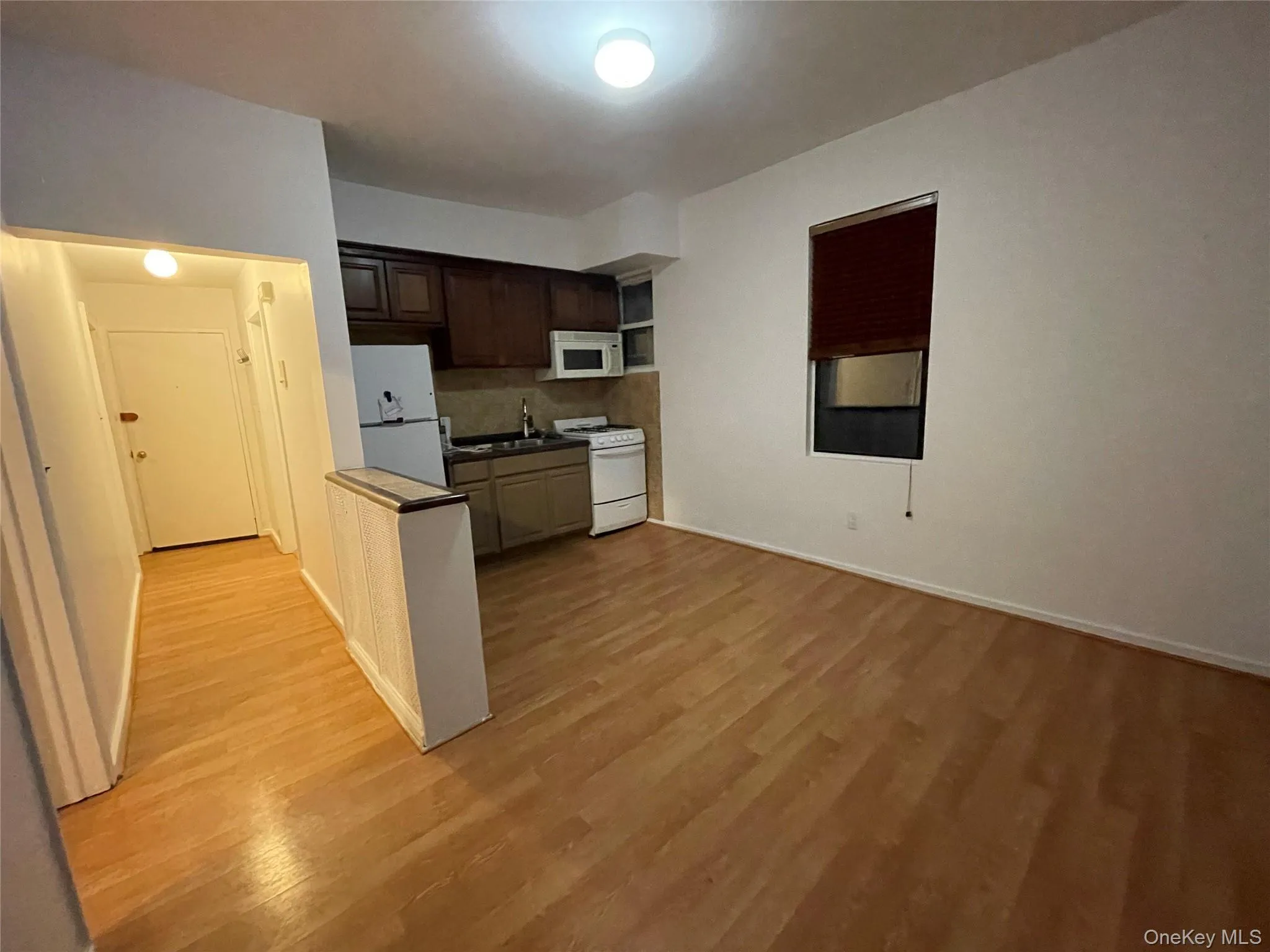 90 Main Street, North Hempstead, NY, 2 Bedrooms Bedrooms, 5 Rooms Rooms,1 BathroomBathrooms,Residential Lease,For Rent,Main,0,986375 90 Main Street, North Hempstead, NY, 2 Bedrooms Bedrooms, 5 Rooms Rooms,1 BathroomBathrooms,Residential Lease,For Rent,Main,0,986375