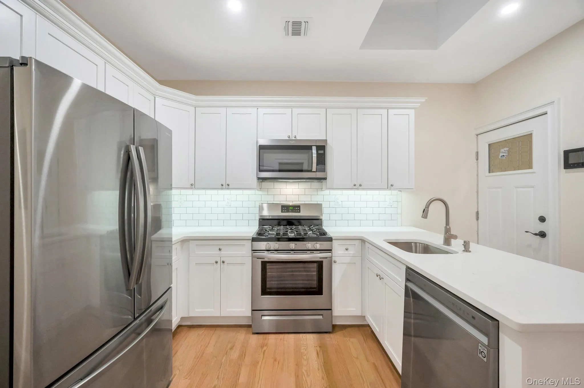 4106 25th Avenue, New York, NY, 2 Bedrooms Bedrooms, 5 Rooms Rooms,1 BathroomBathrooms,Residential Lease,For Rent,25th,0,986410 4106 25th Avenue, New York, NY, 2 Bedrooms Bedrooms, 5 Rooms Rooms,1 BathroomBathrooms,Residential Lease,For Rent,25th,0,986410