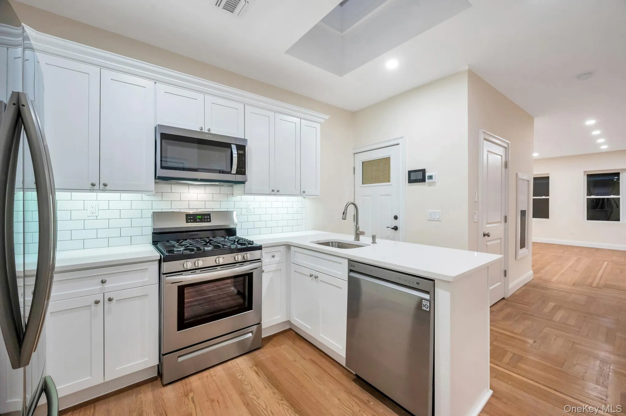 4106 25th Avenue, New York, NY, 2 Bedrooms Bedrooms, 5 Rooms Rooms,1 BathroomBathrooms,Residential Lease,For Rent,25th,0,986410 4106 25th Avenue, New York, NY, 2 Bedrooms Bedrooms, 5 Rooms Rooms,1 BathroomBathrooms,Residential Lease,For Rent,25th,0,986410