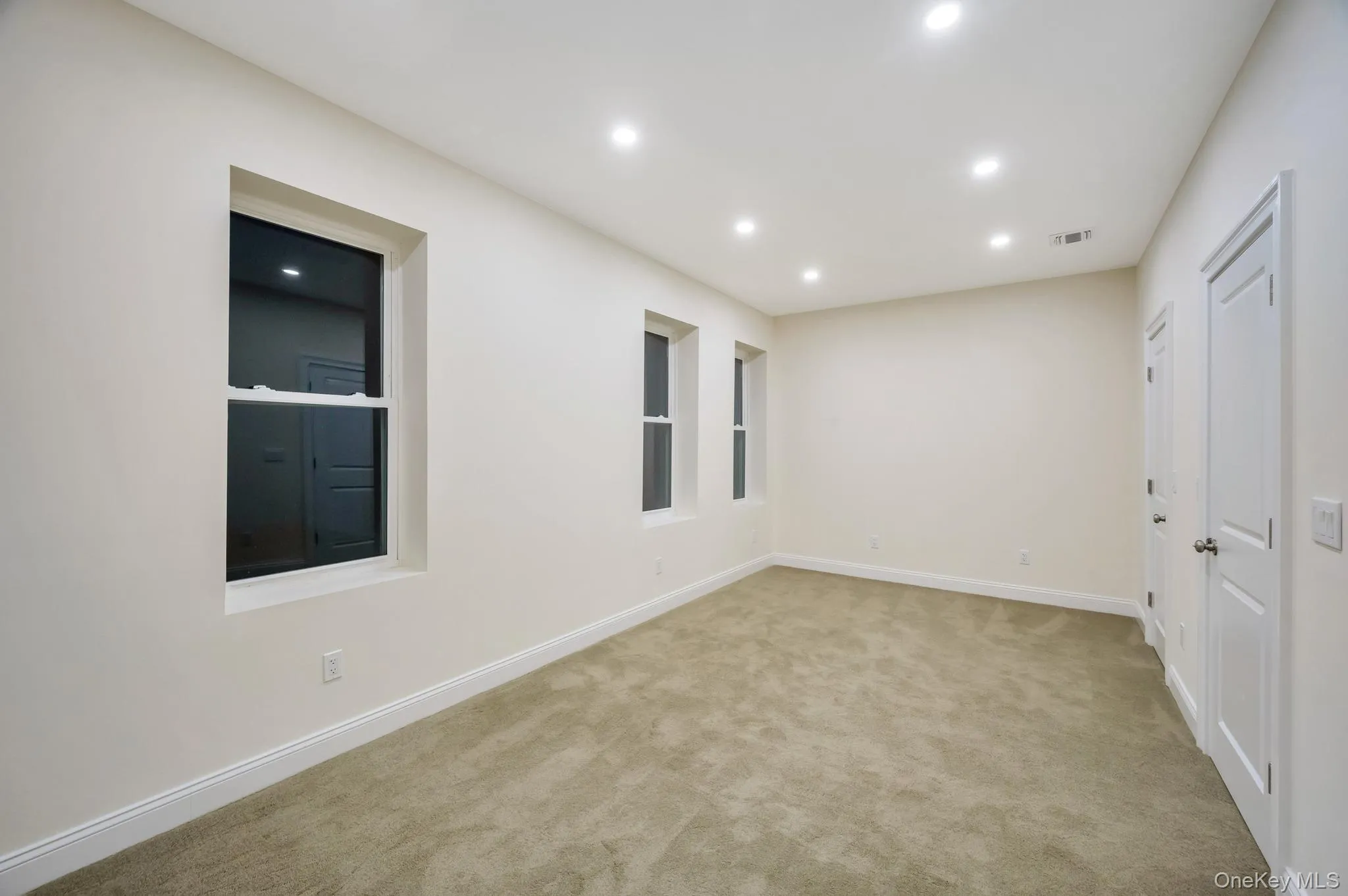 4106 25th Avenue, New York, NY, 2 Bedrooms Bedrooms, 5 Rooms Rooms,1 BathroomBathrooms,Residential Lease,For Rent,25th,0,986410 4106 25th Avenue, New York, NY, 2 Bedrooms Bedrooms, 5 Rooms Rooms,1 BathroomBathrooms,Residential Lease,For Rent,25th,0,986410