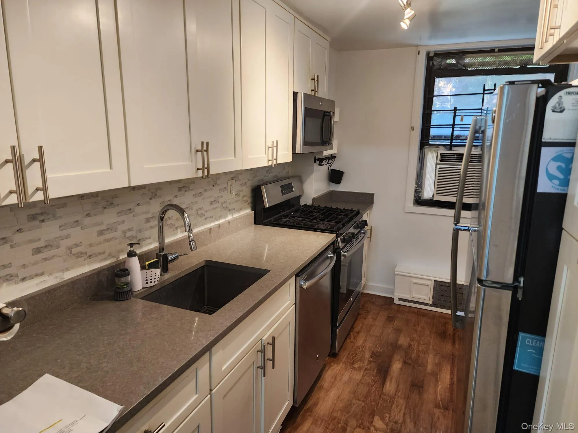 61-45 98th Street, New York, NY, 3 Bedrooms Bedrooms, 4 Rooms Rooms,1 BathroomBathrooms,Residential Lease,For Rent,98th,0,986419 61-45 98th Street, New York, NY, 3 Bedrooms Bedrooms, 4 Rooms Rooms,1 BathroomBathrooms,Residential Lease,For Rent,98th,0,986419
