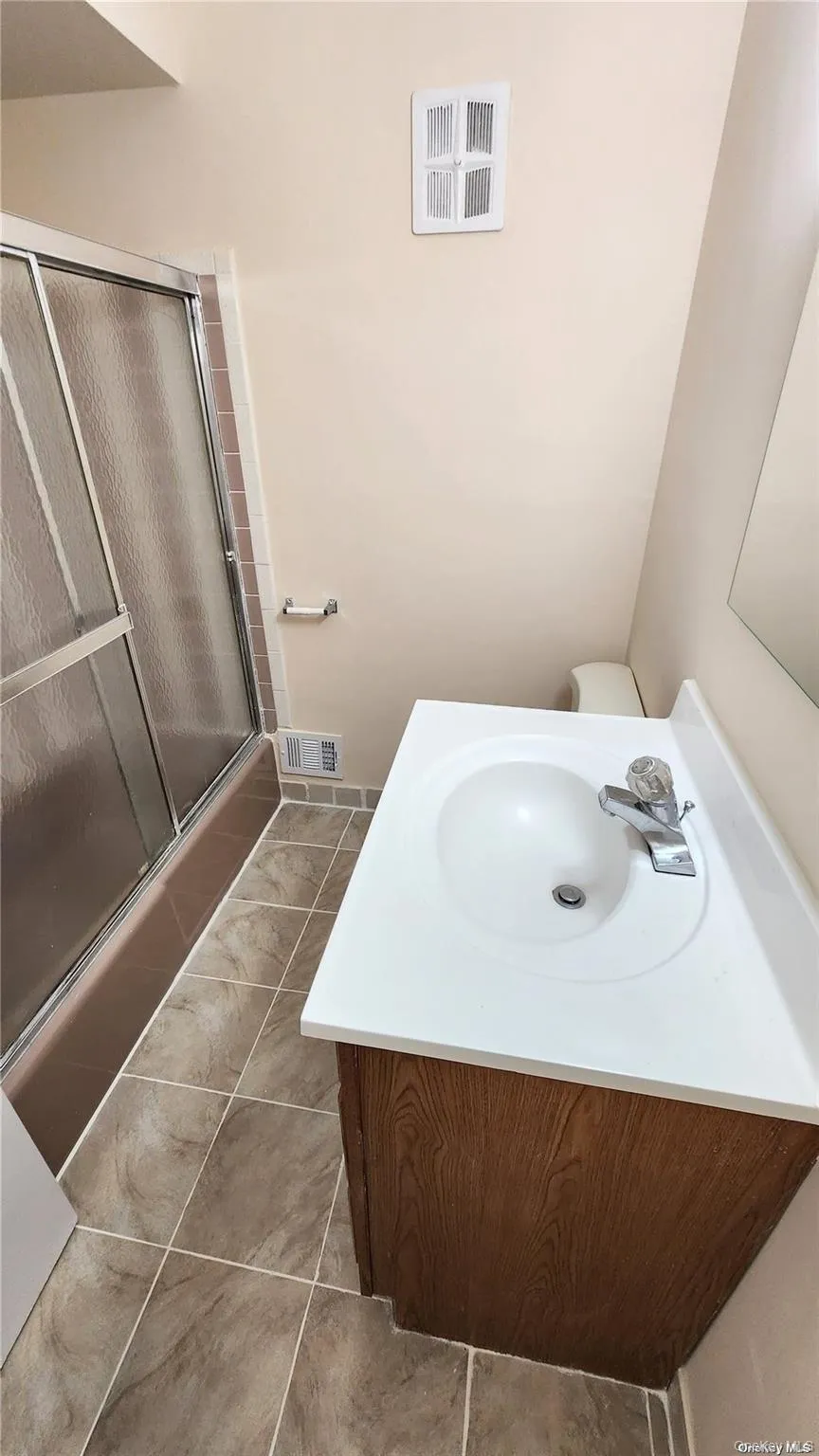 244-57 Grand Central Parkway, New York, NY, 3 Bedrooms Bedrooms, 6 Rooms Rooms,2 BathroomsBathrooms,Residential Lease,For Rent,Grand Central,0,986427 244-57 Grand Central Parkway, New York, NY, 3 Bedrooms Bedrooms, 6 Rooms Rooms,2 BathroomsBathrooms,Residential Lease,For Rent,Grand Central,0,986427